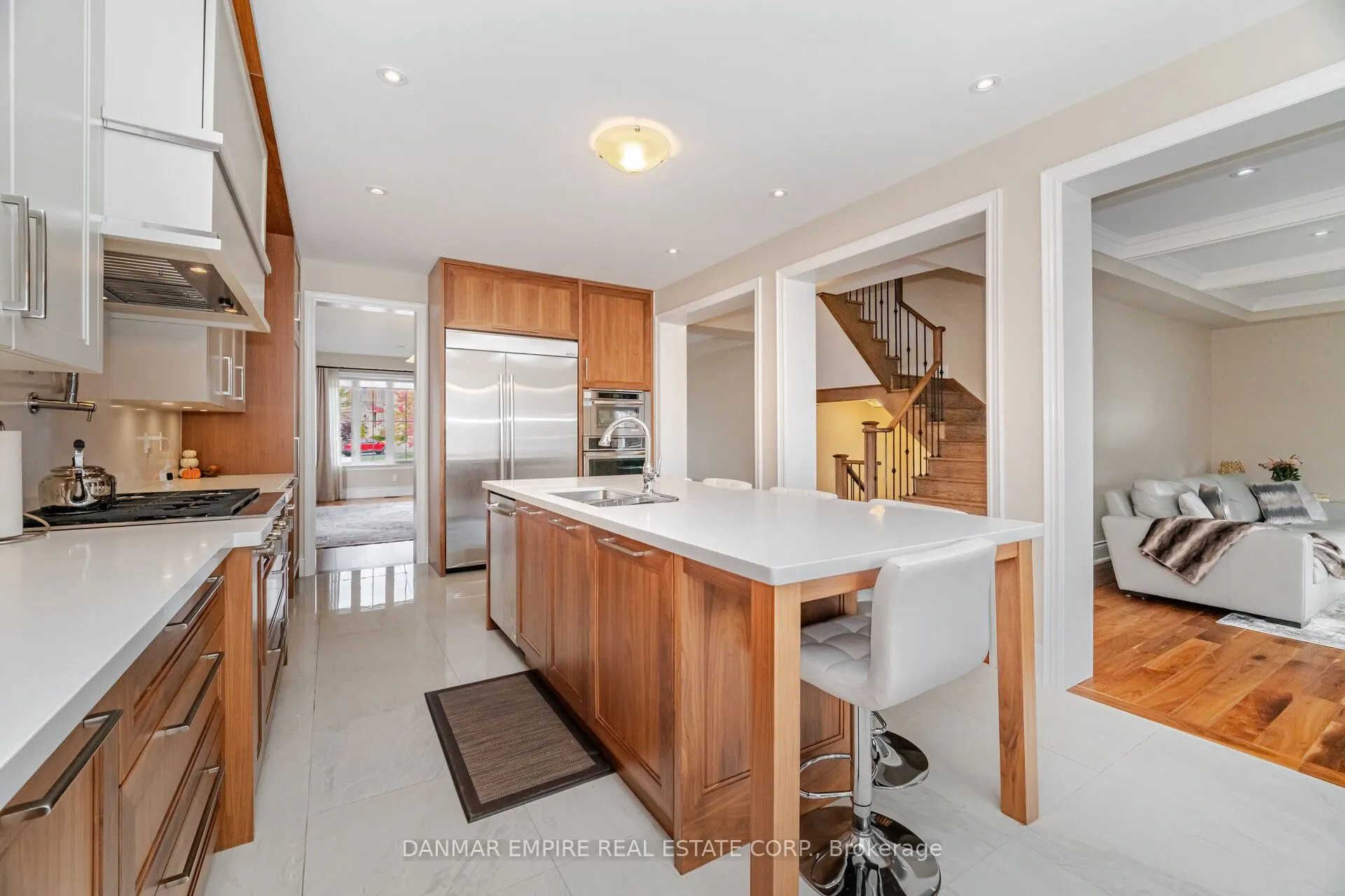 2118 Vineland Crescent