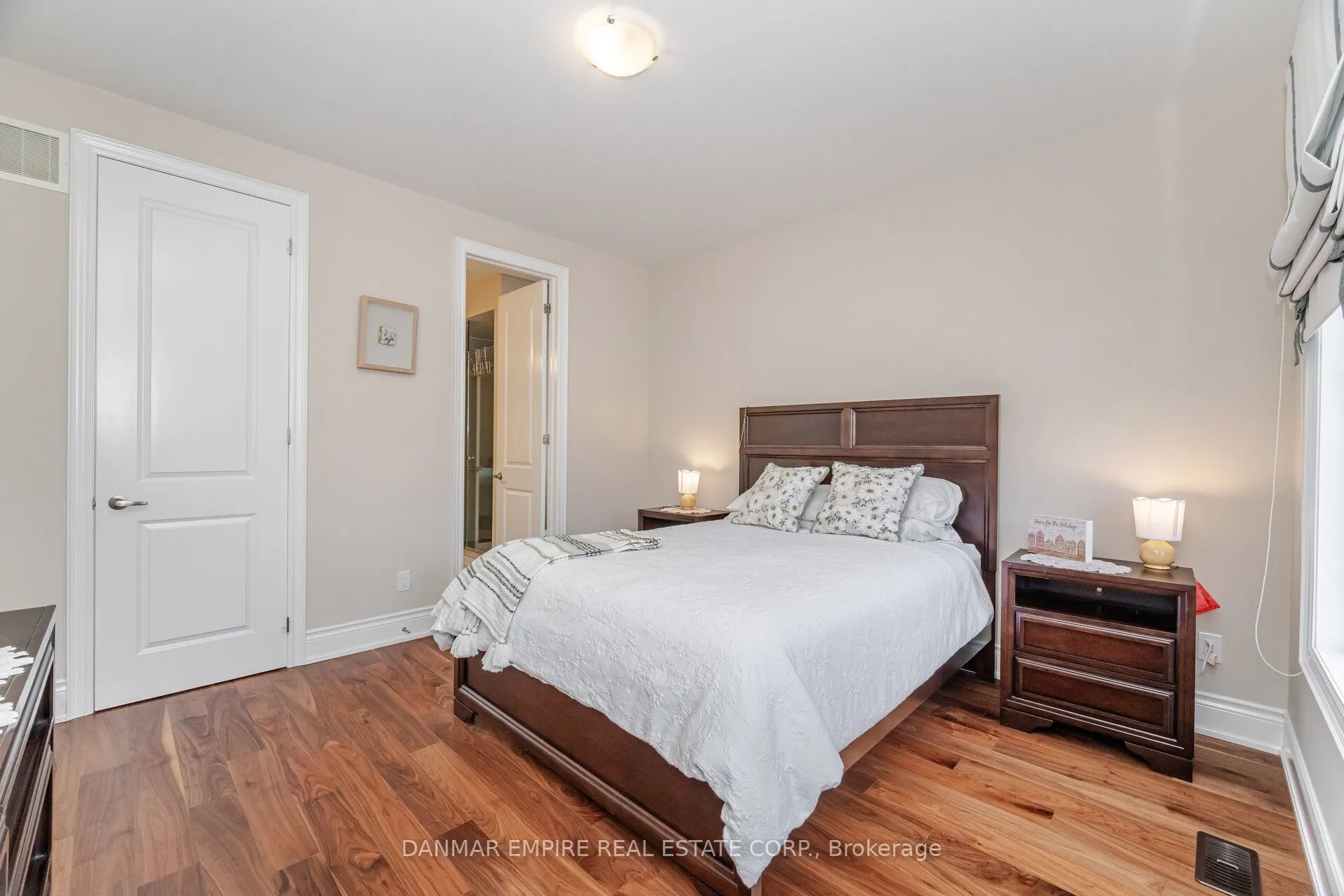 2118 Vineland Crescent