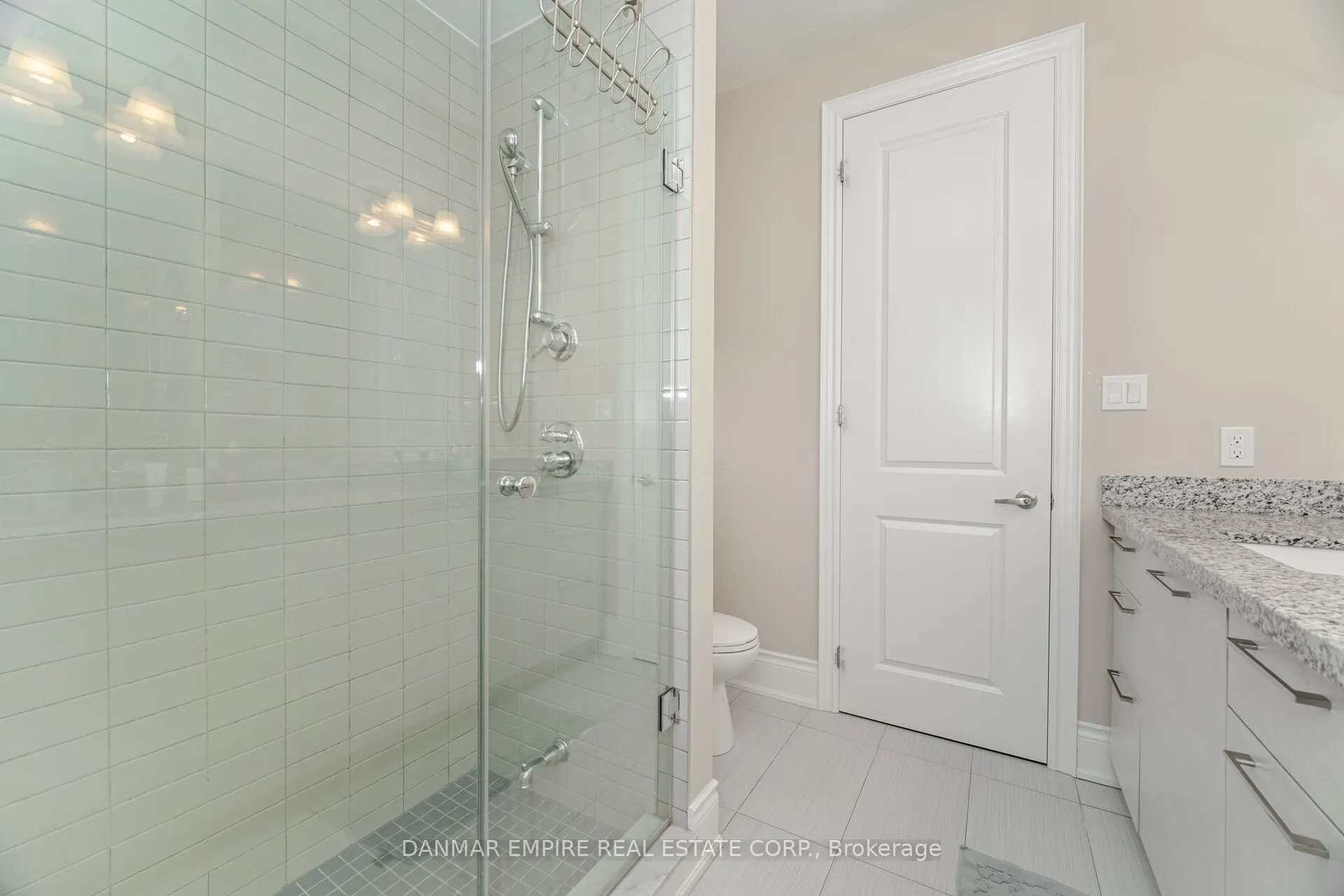 2118 Vineland Crescent
