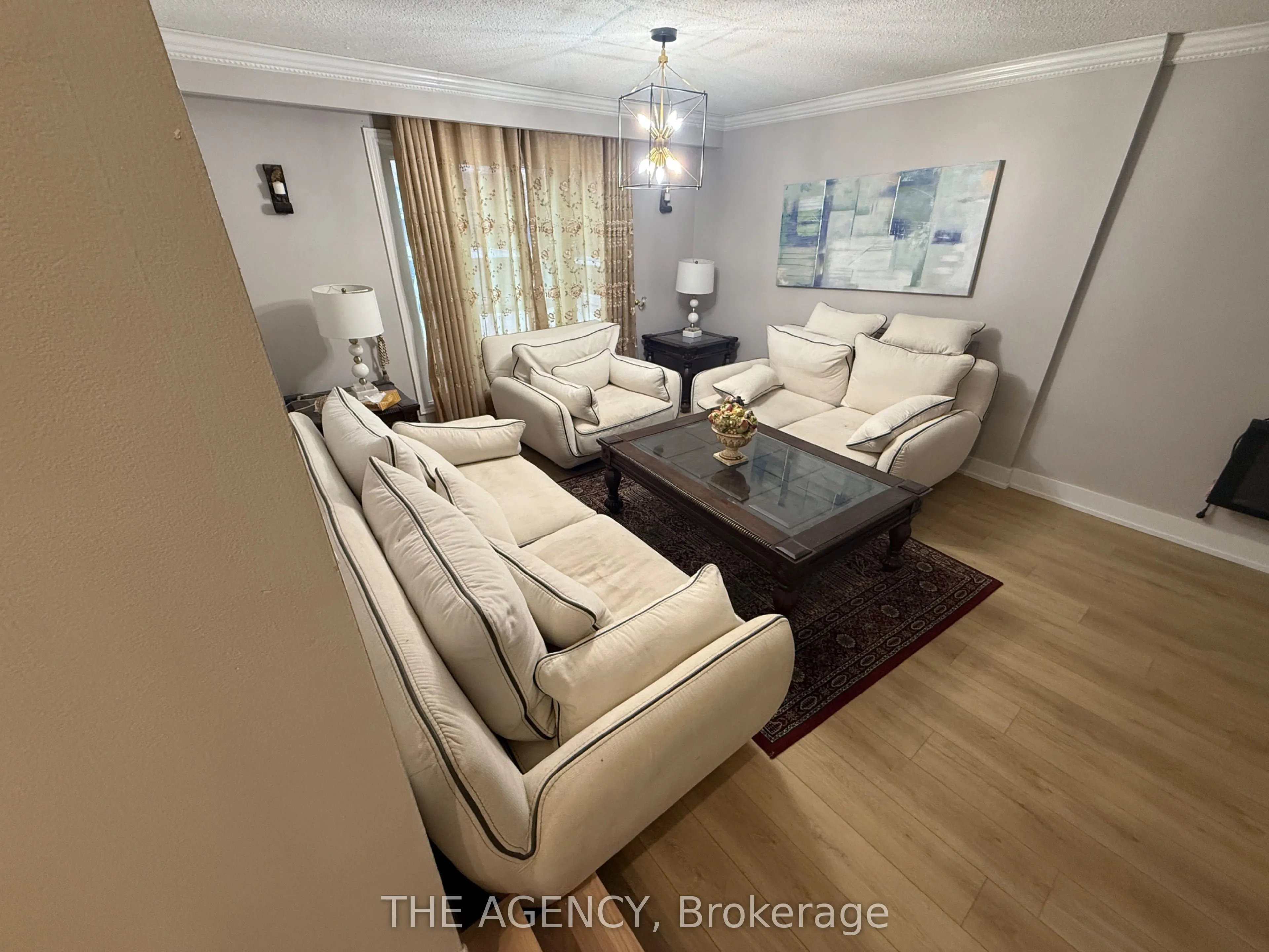411 Laurier Avenue