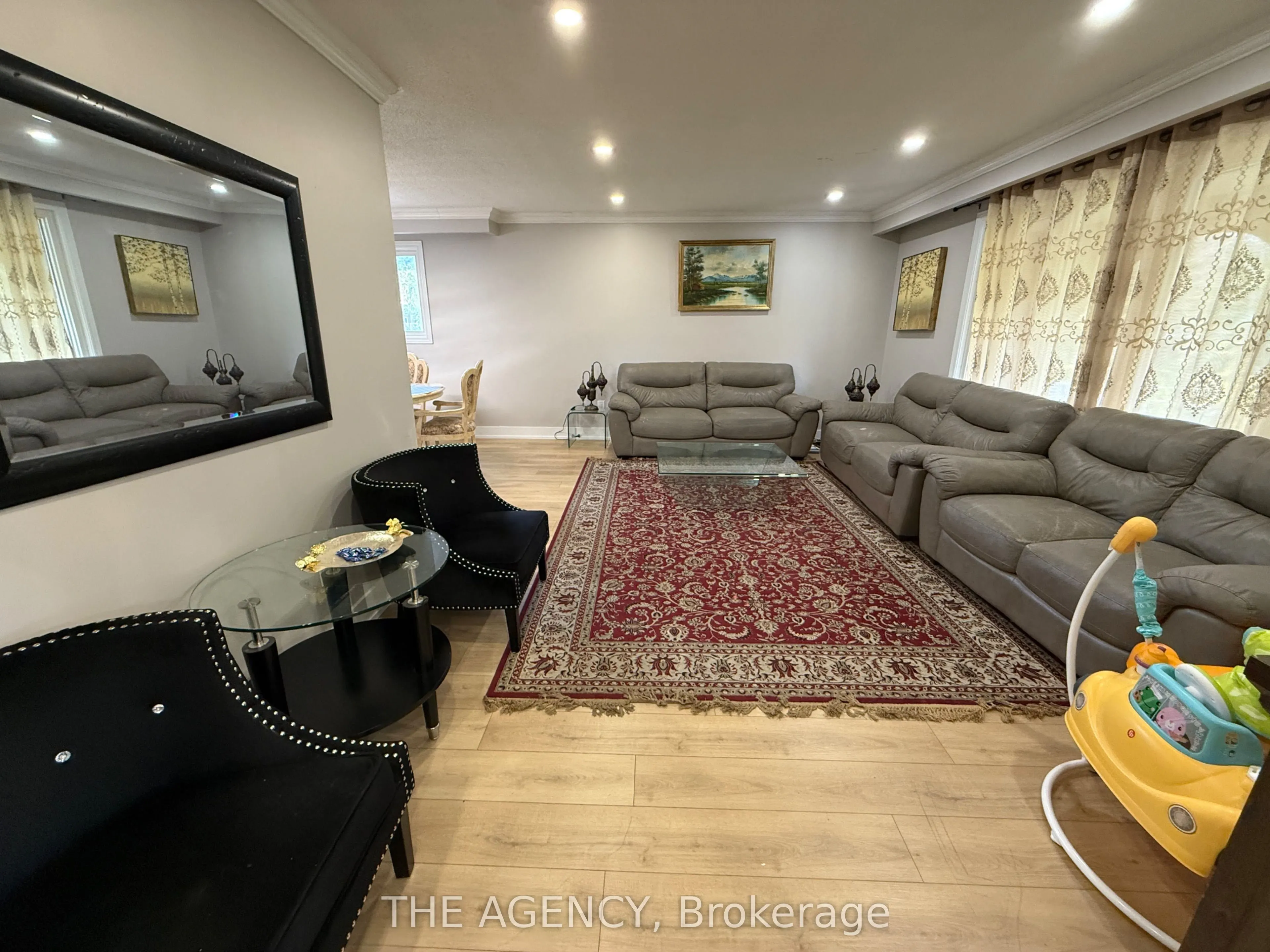 411 Laurier Avenue