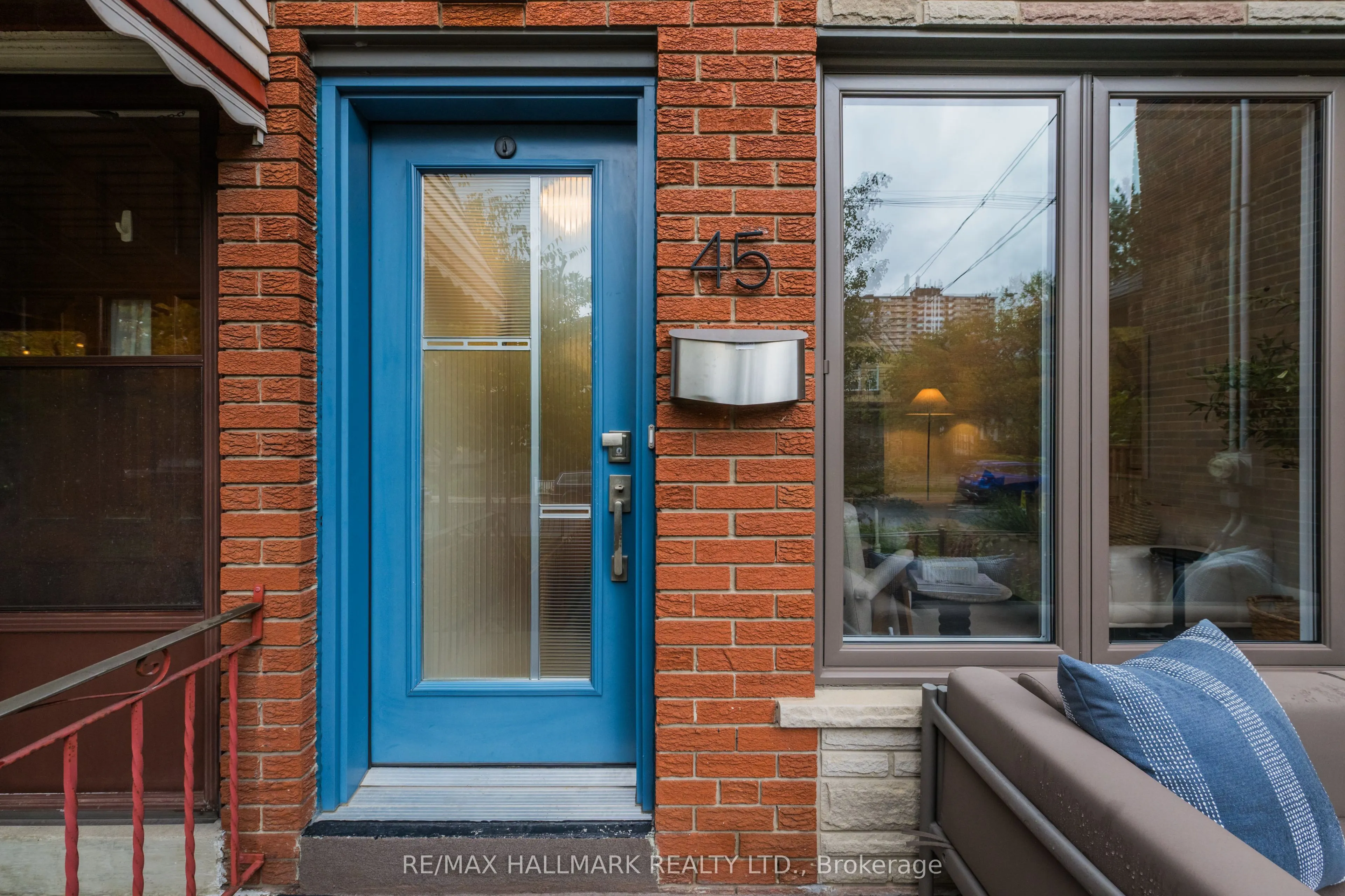45 Sorauren Avenue