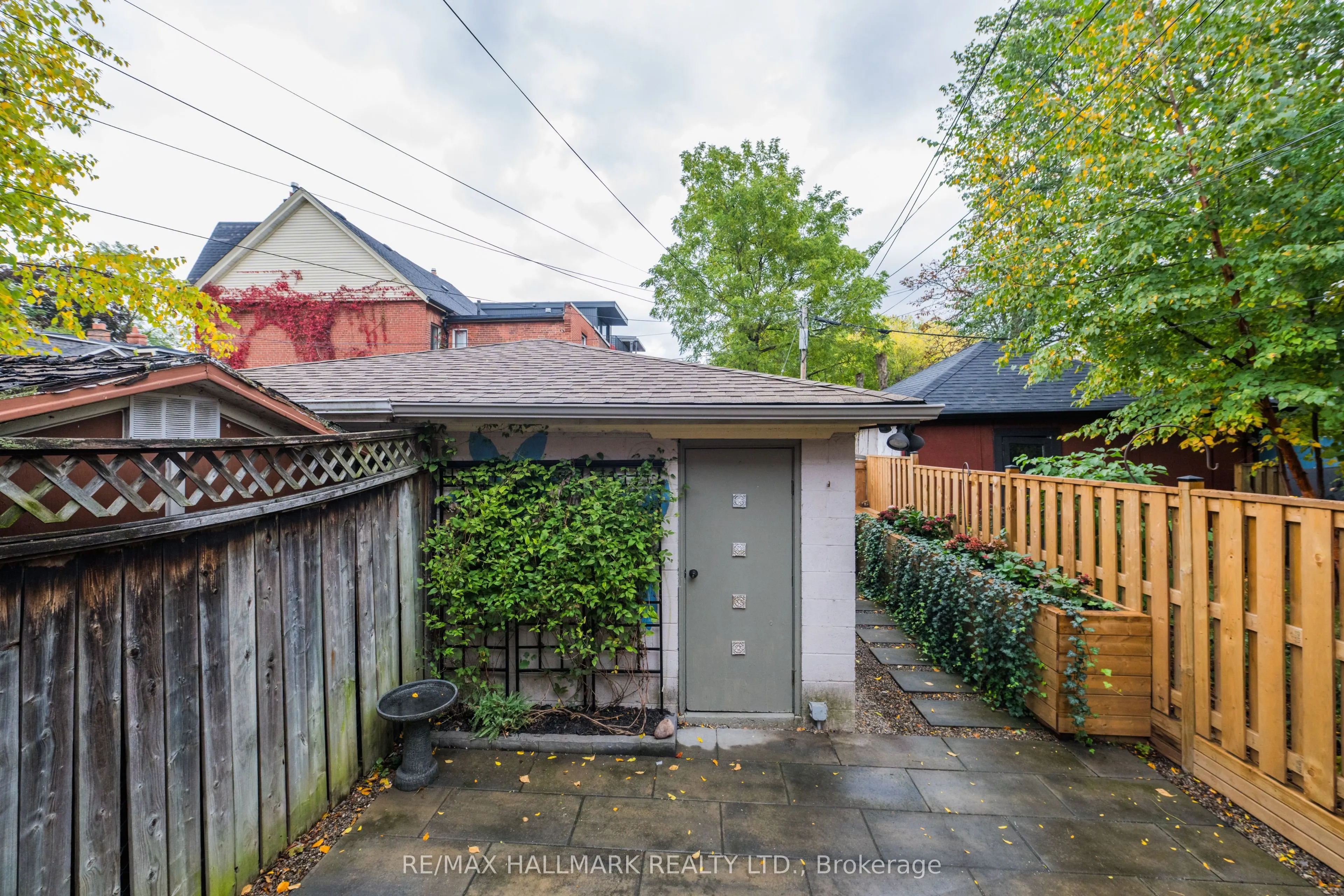 45 Sorauren Avenue