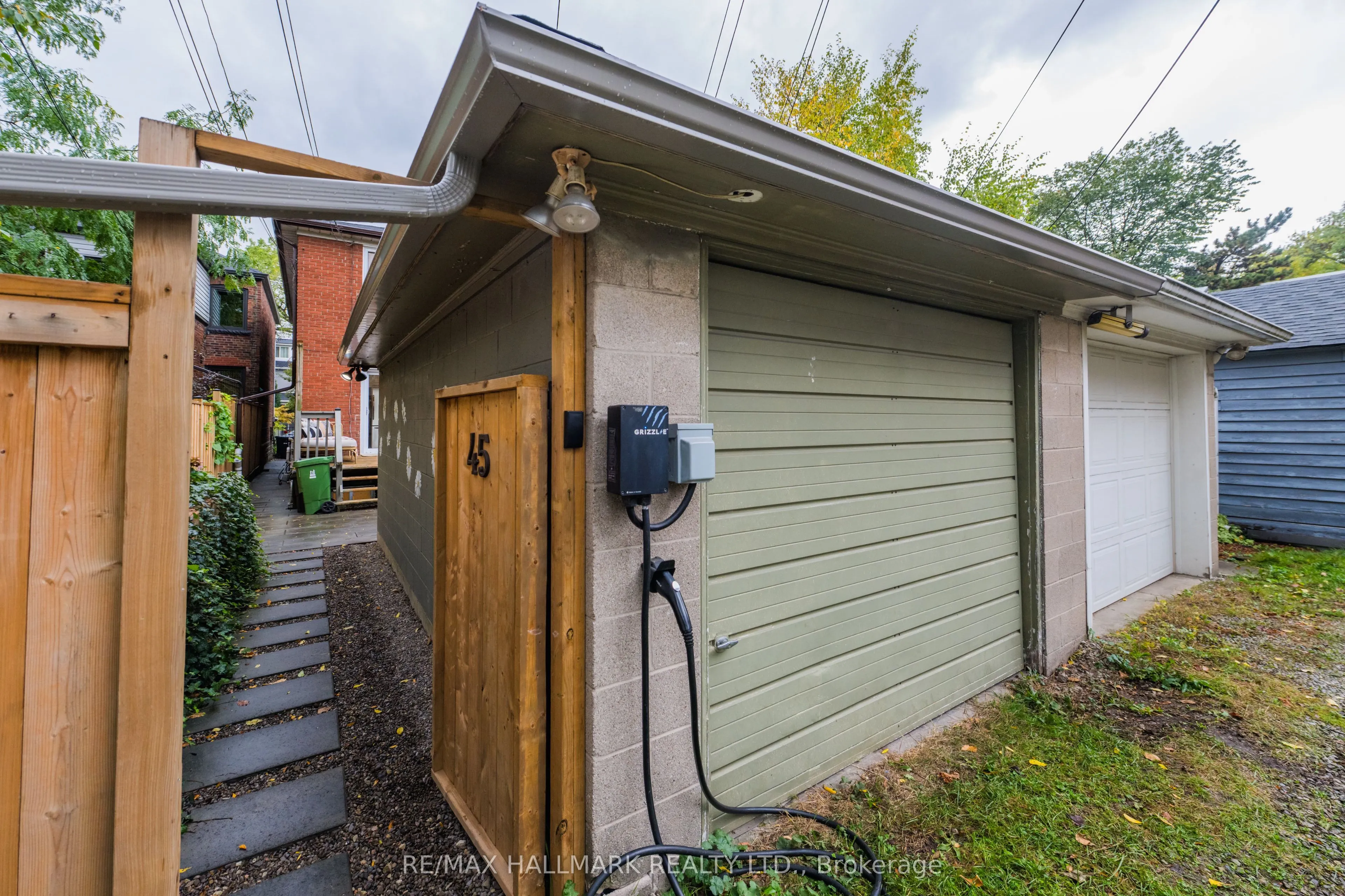 45 Sorauren Avenue