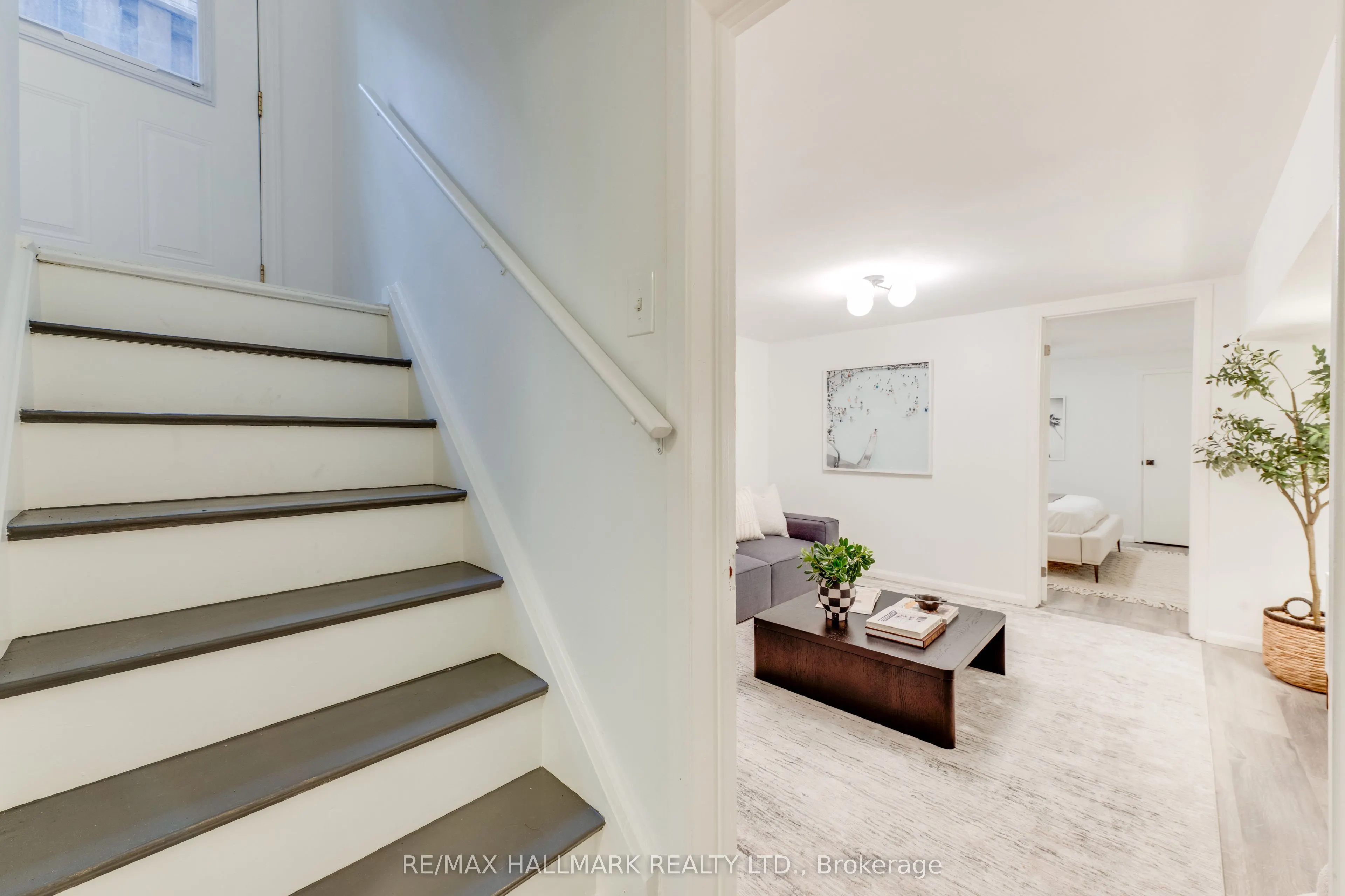 45 Sorauren Avenue