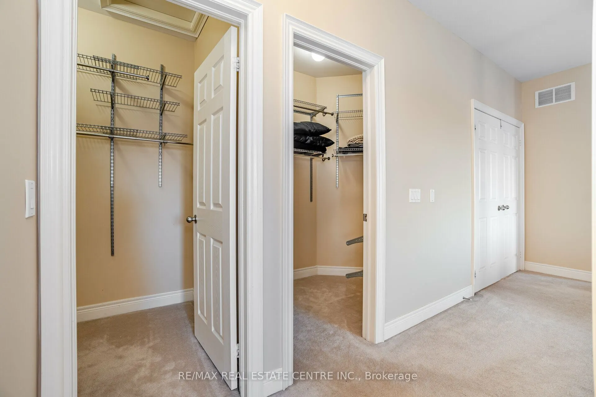 2327 Lyndhurst Drive