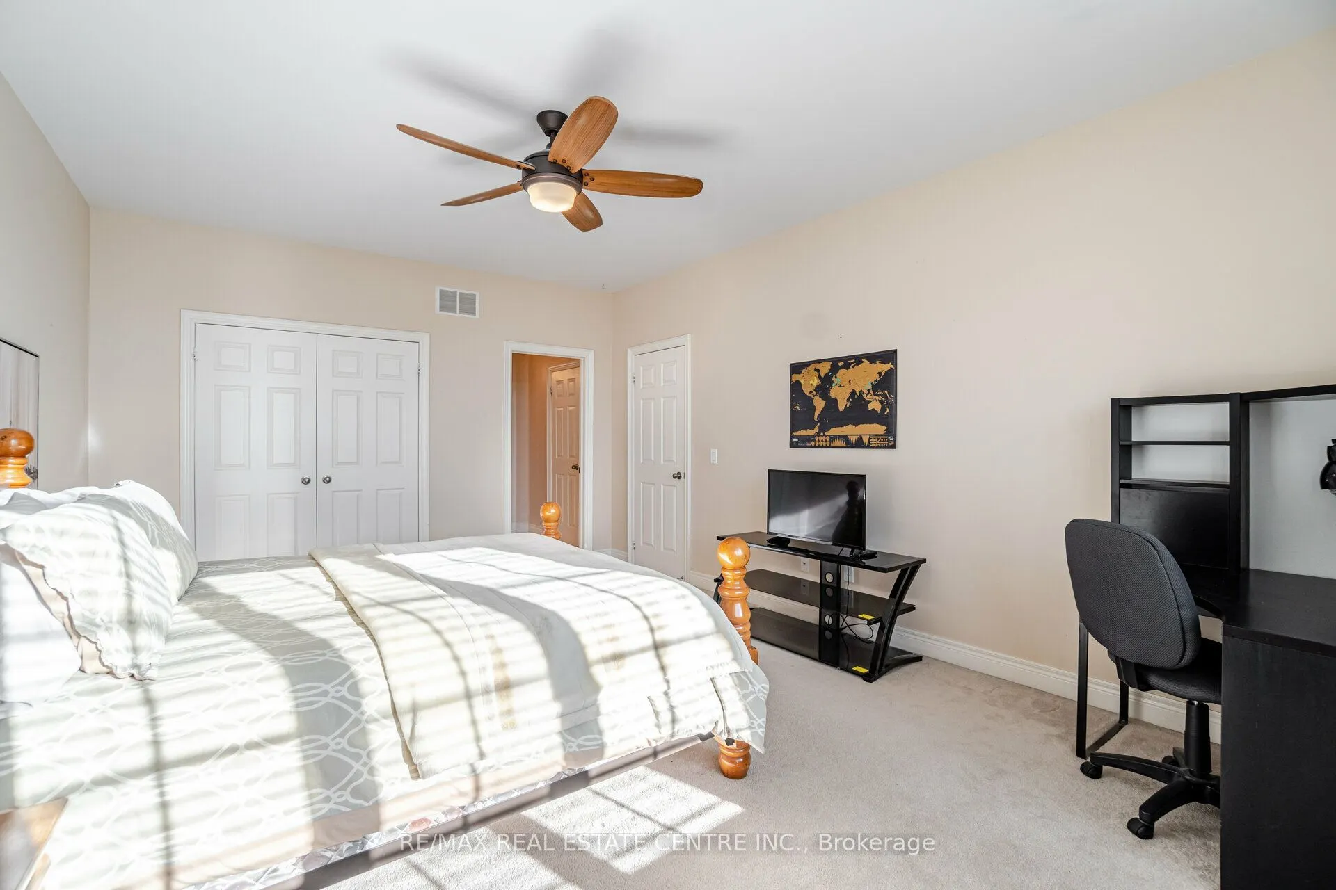 2327 Lyndhurst Drive