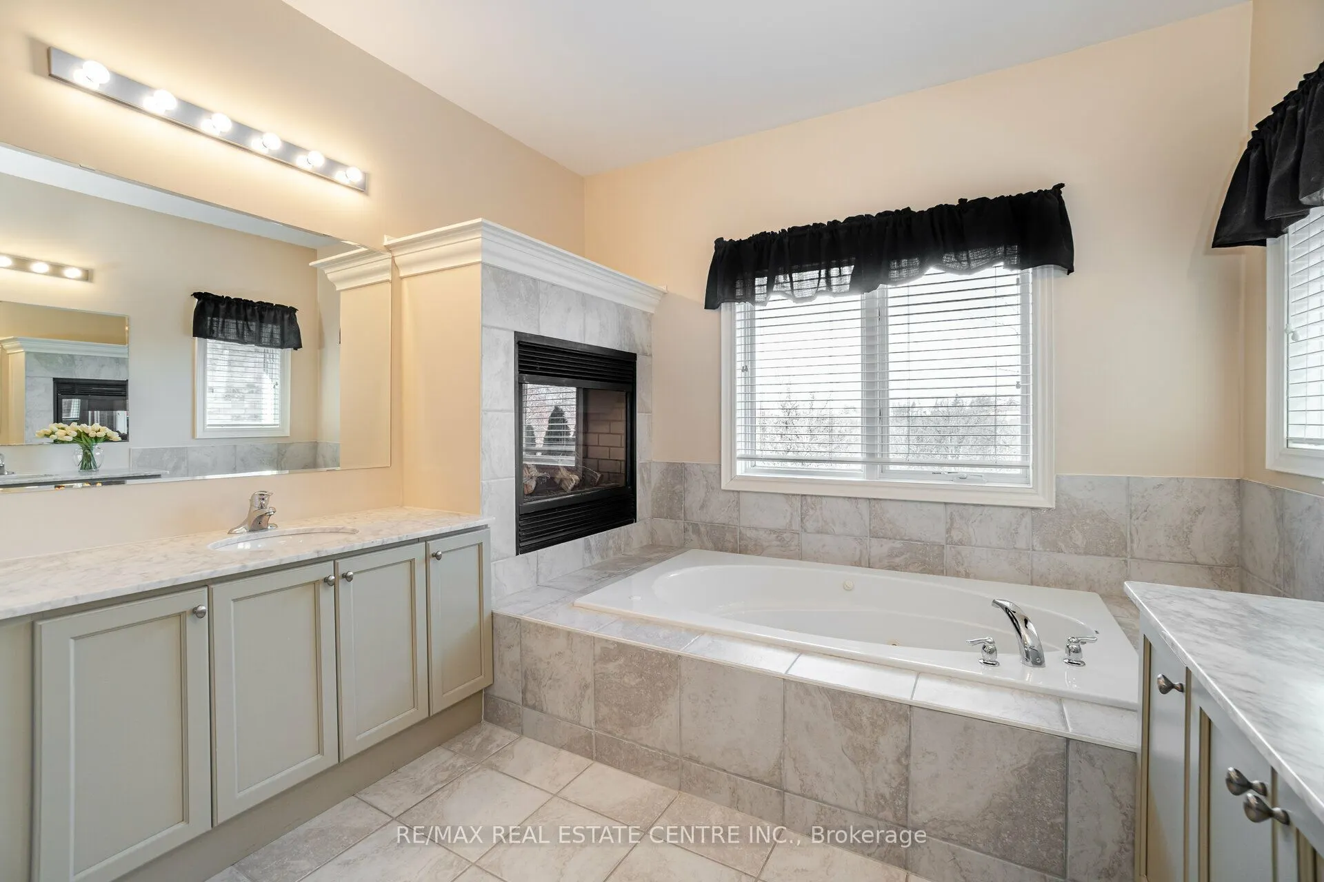 2327 Lyndhurst Drive