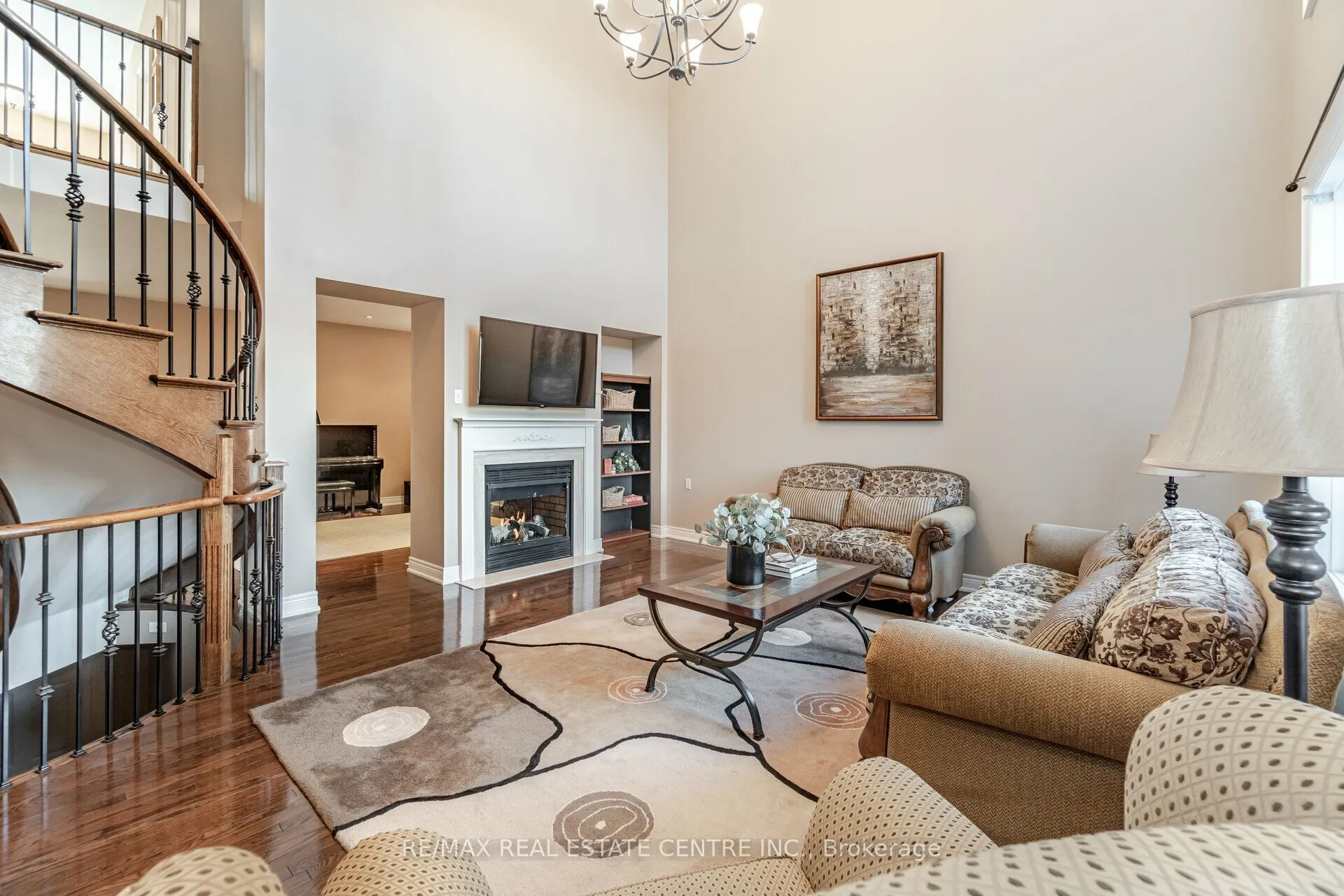 2327 Lyndhurst Drive