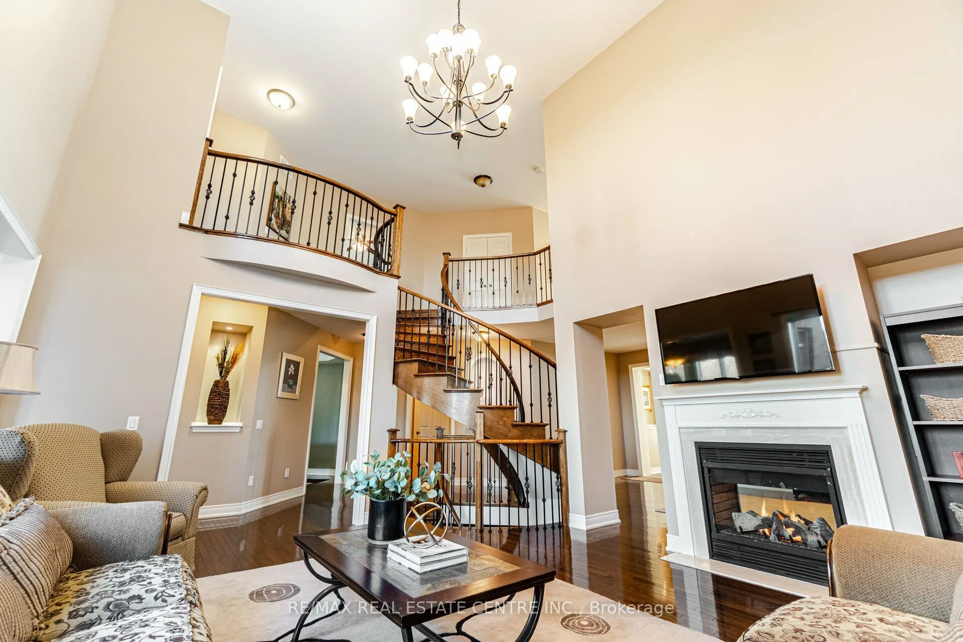 2327 Lyndhurst Drive
