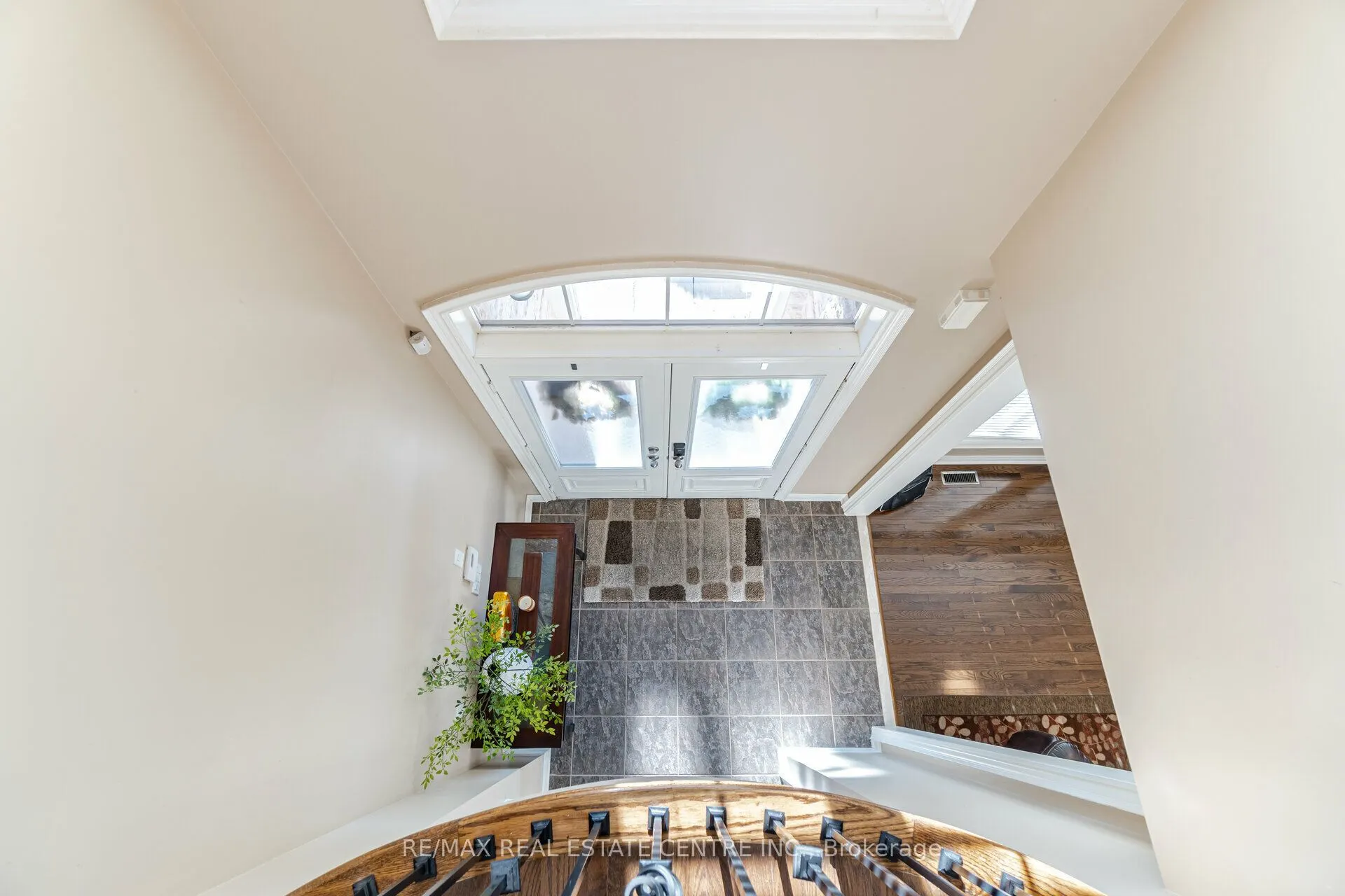 2327 Lyndhurst Drive