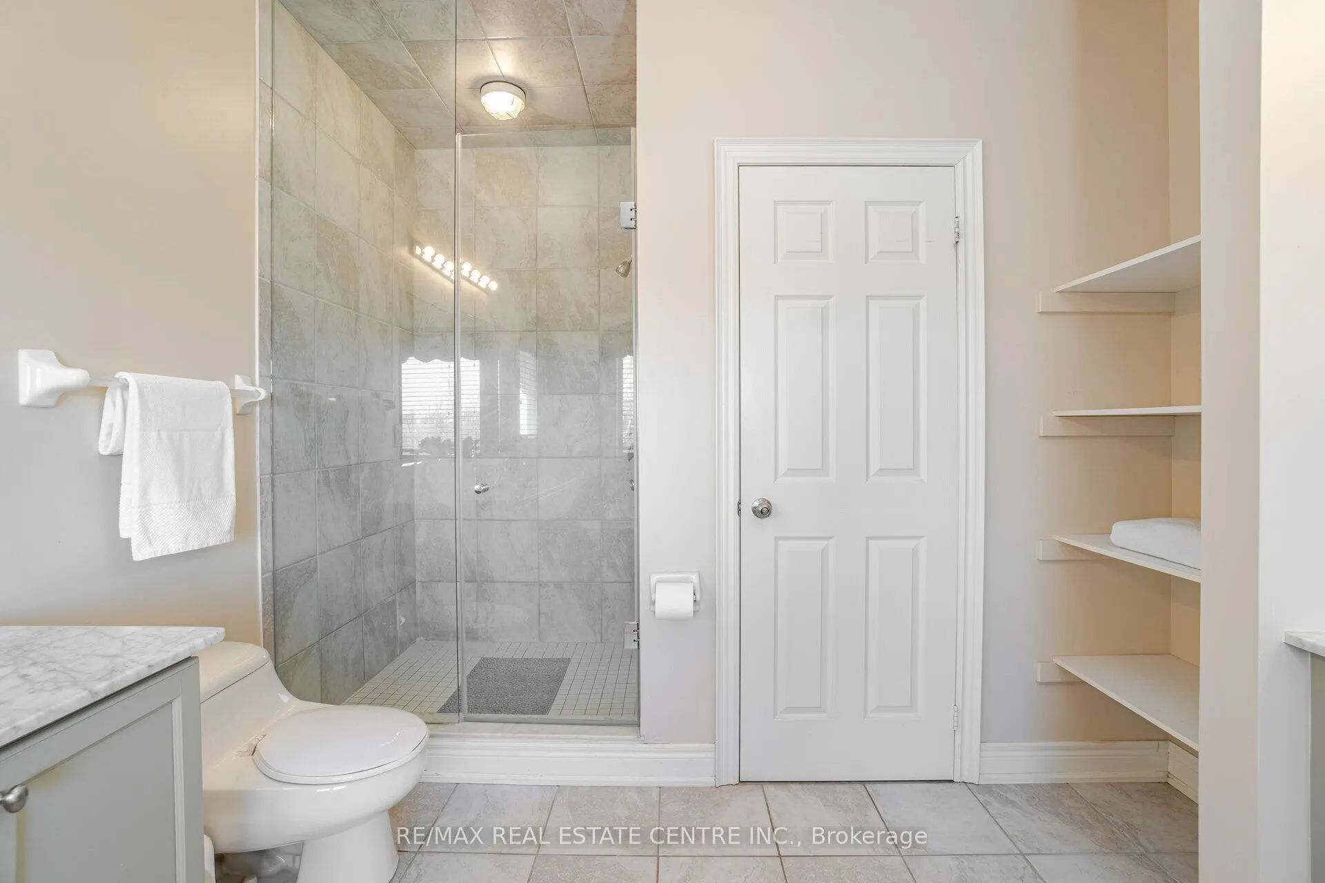 2327 Lyndhurst Drive