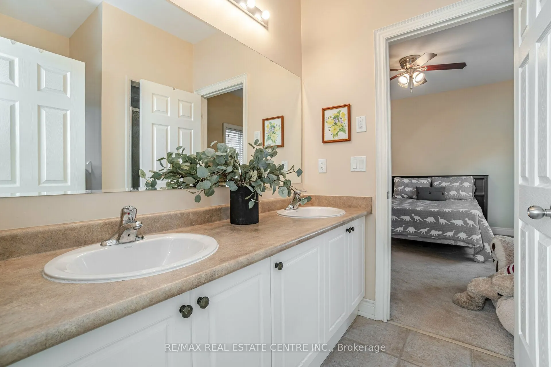 2327 Lyndhurst Drive