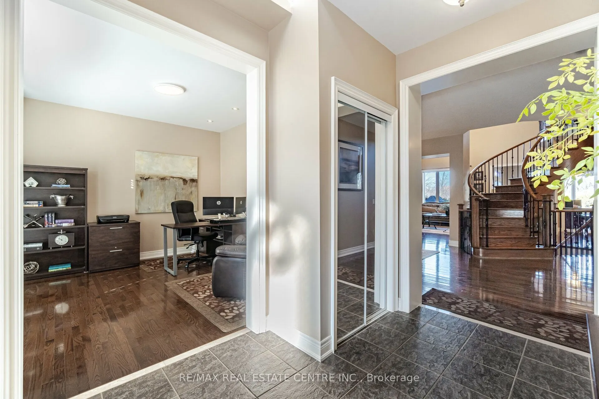 2327 Lyndhurst Drive