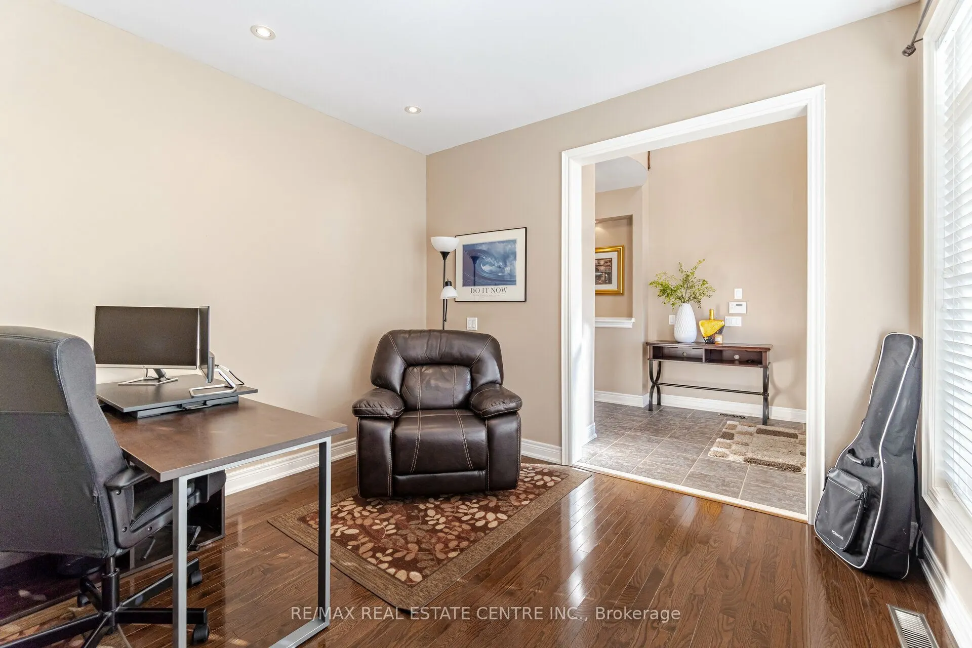 2327 Lyndhurst Drive