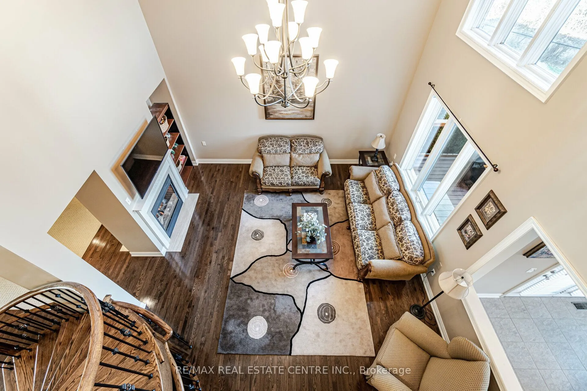 2327 Lyndhurst Drive