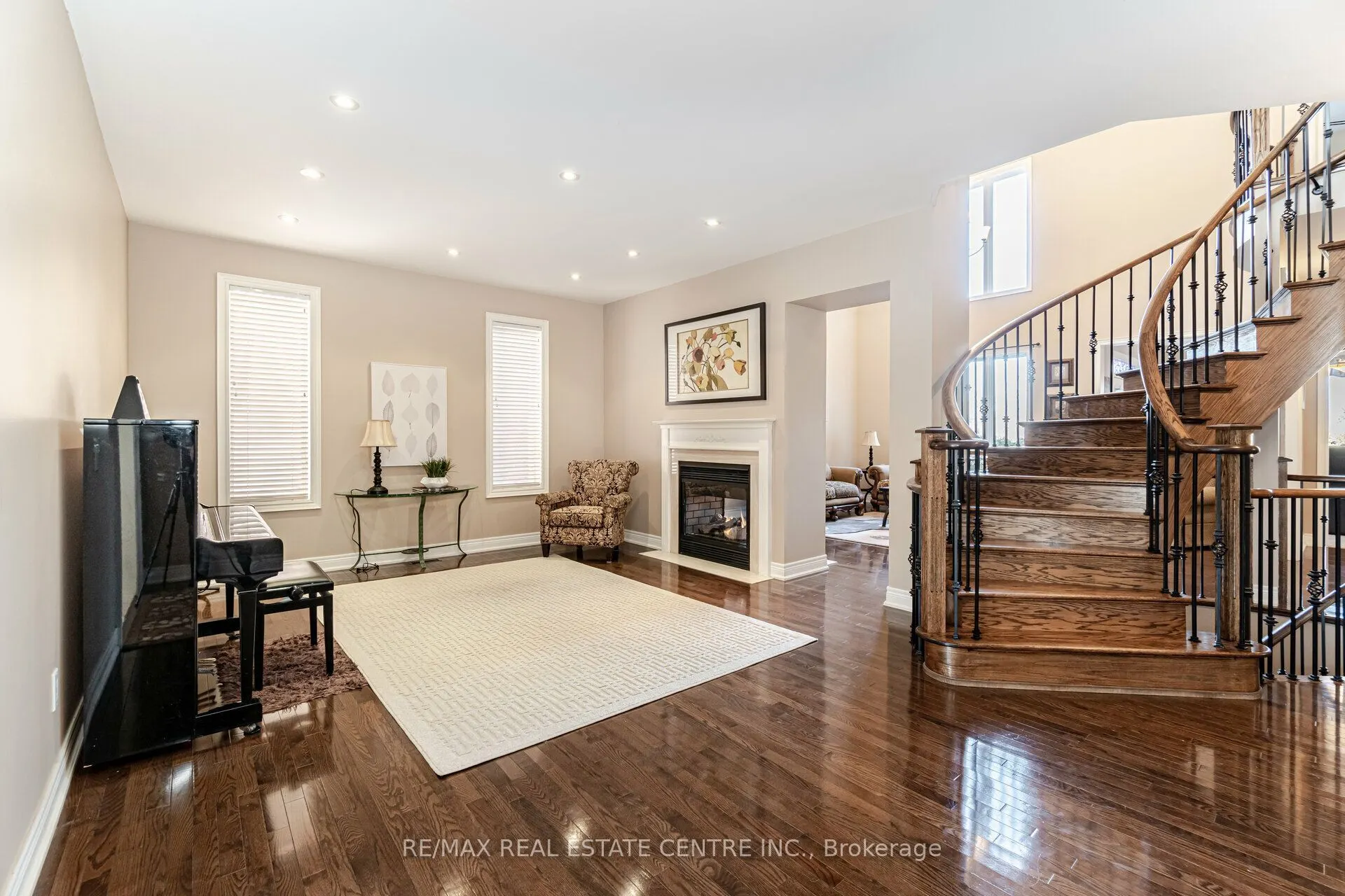 2327 Lyndhurst Drive