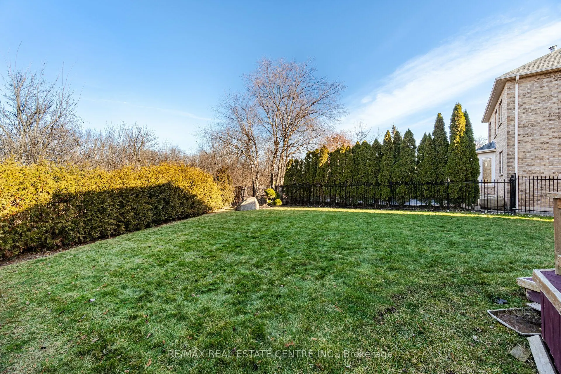 2327 Lyndhurst Drive