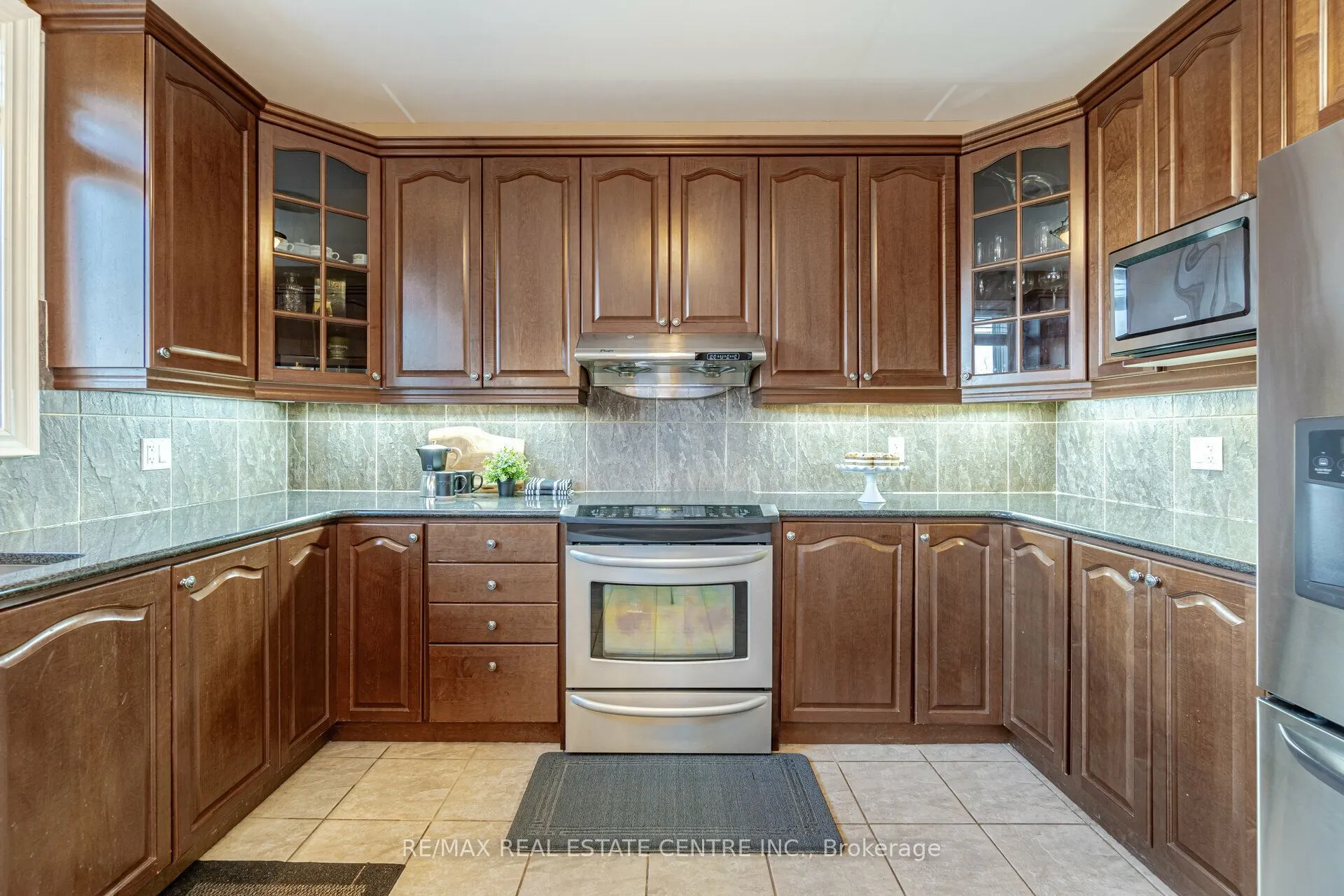 2327 Lyndhurst Drive
