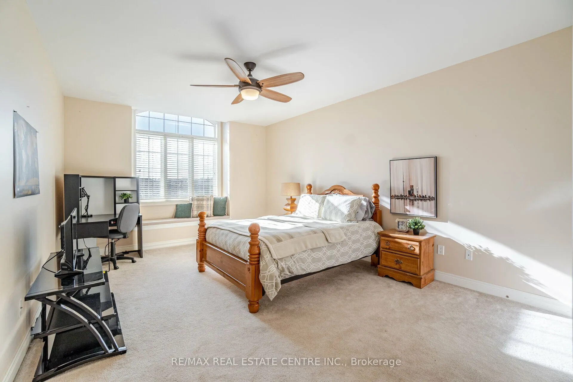 2327 Lyndhurst Drive