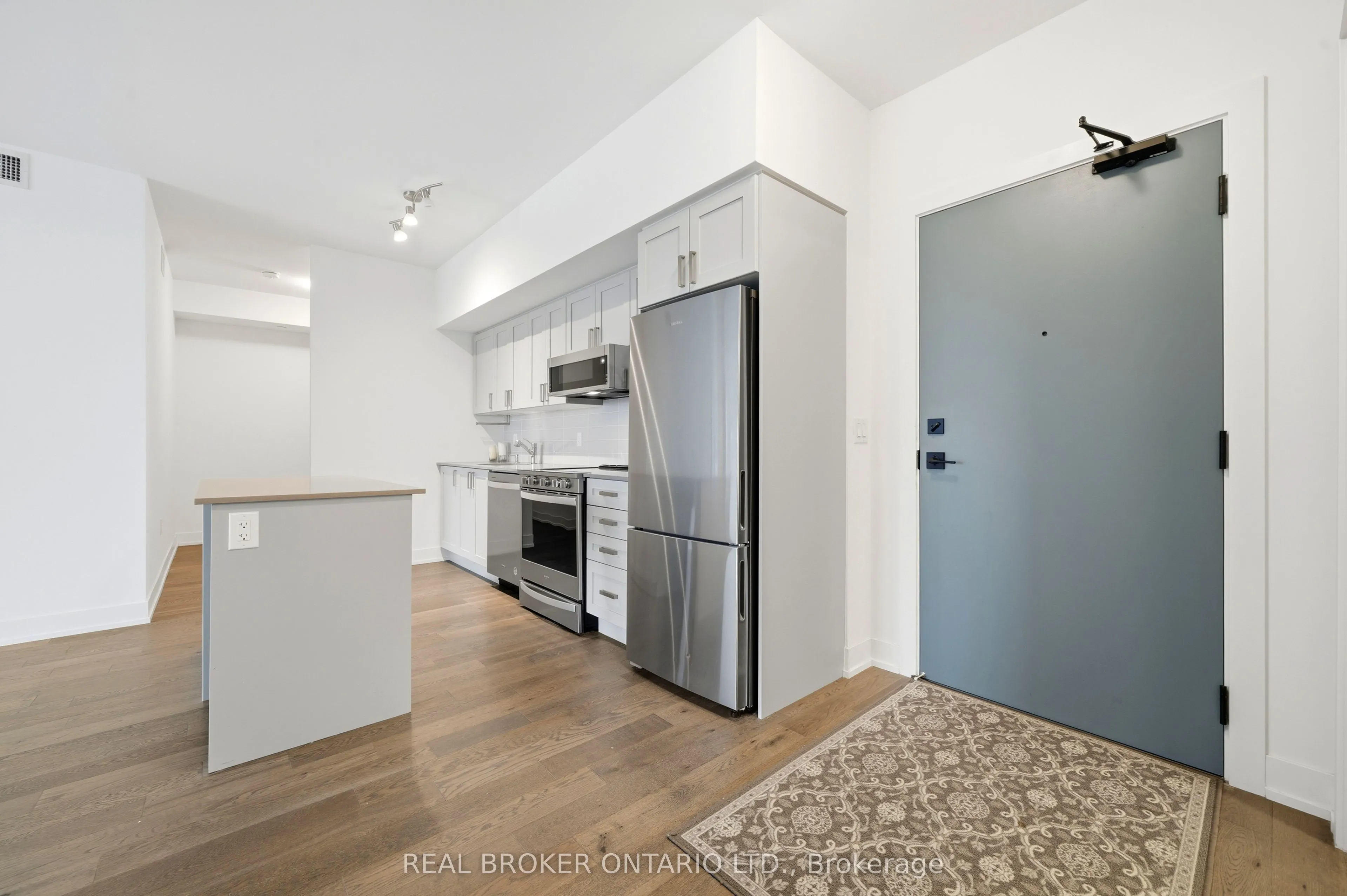1063 DOUGLAS MCCURDY Common #306