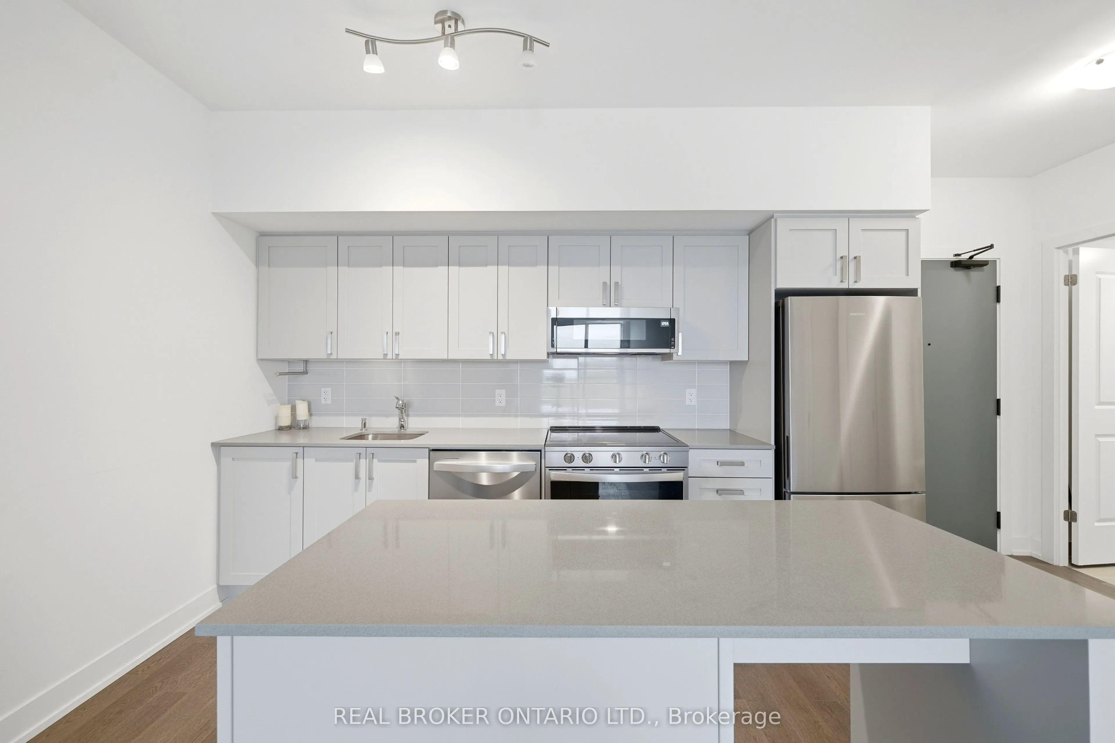 1063 DOUGLAS MCCURDY Common #306