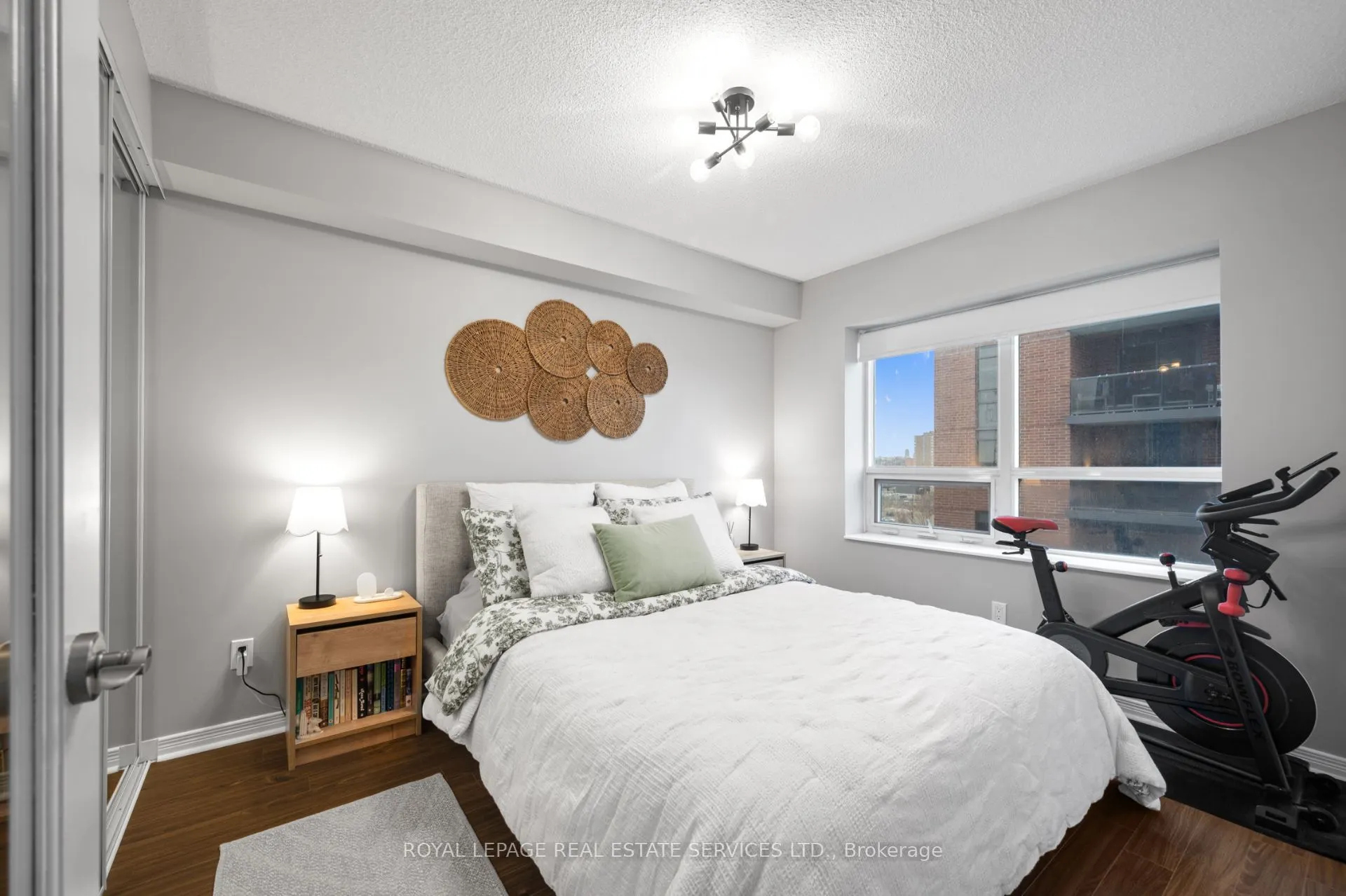 60 Heintzman Street #834