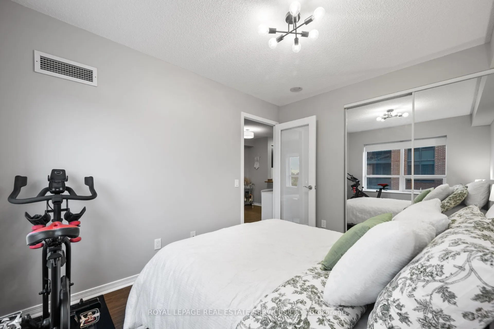 60 Heintzman Street #834