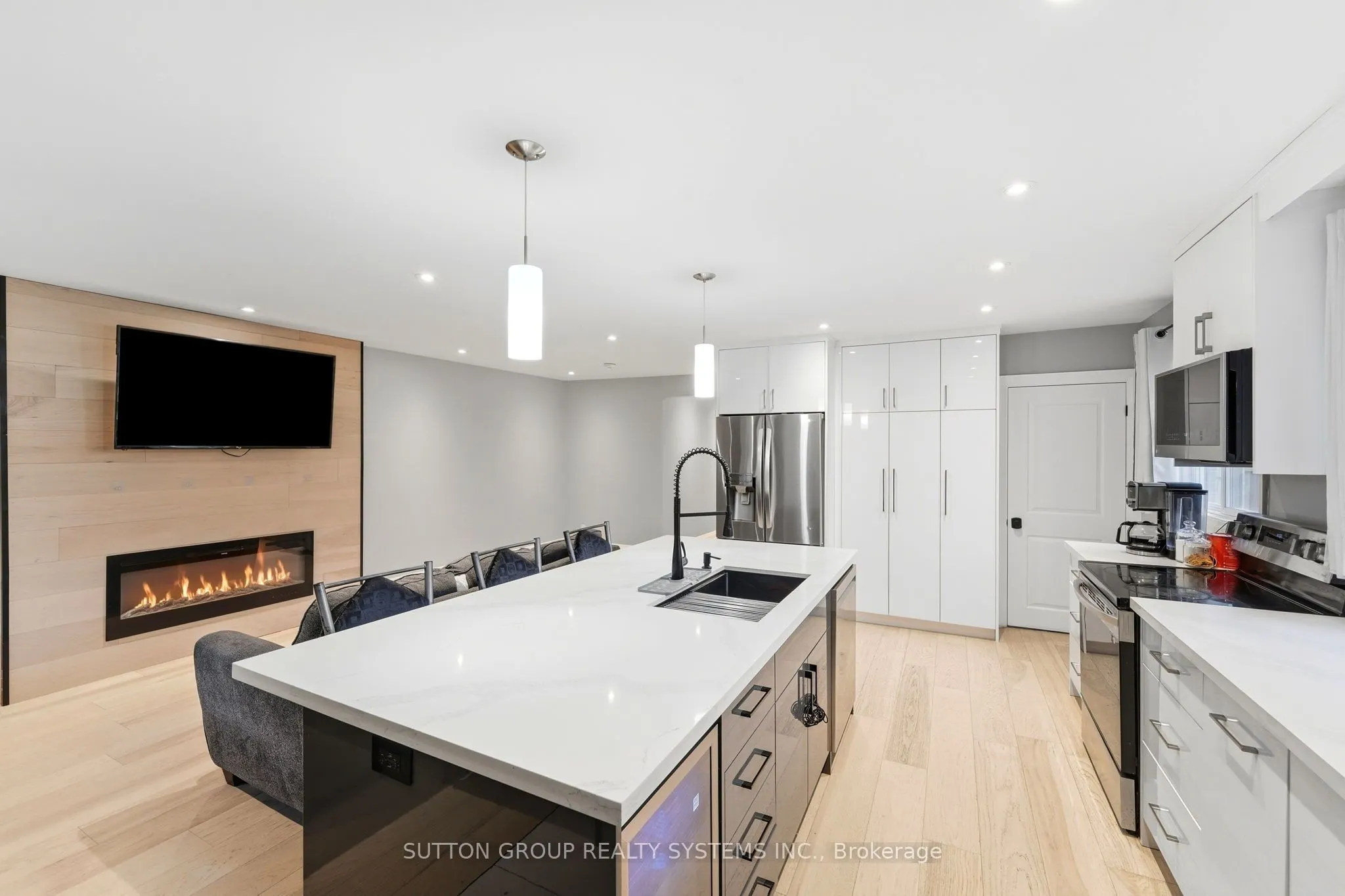 1916 Reiss Court