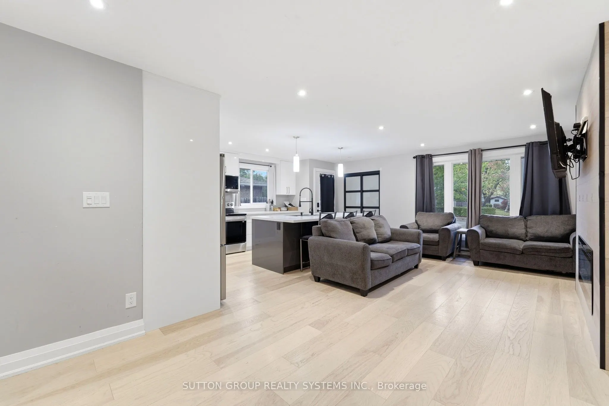 1916 Reiss Court