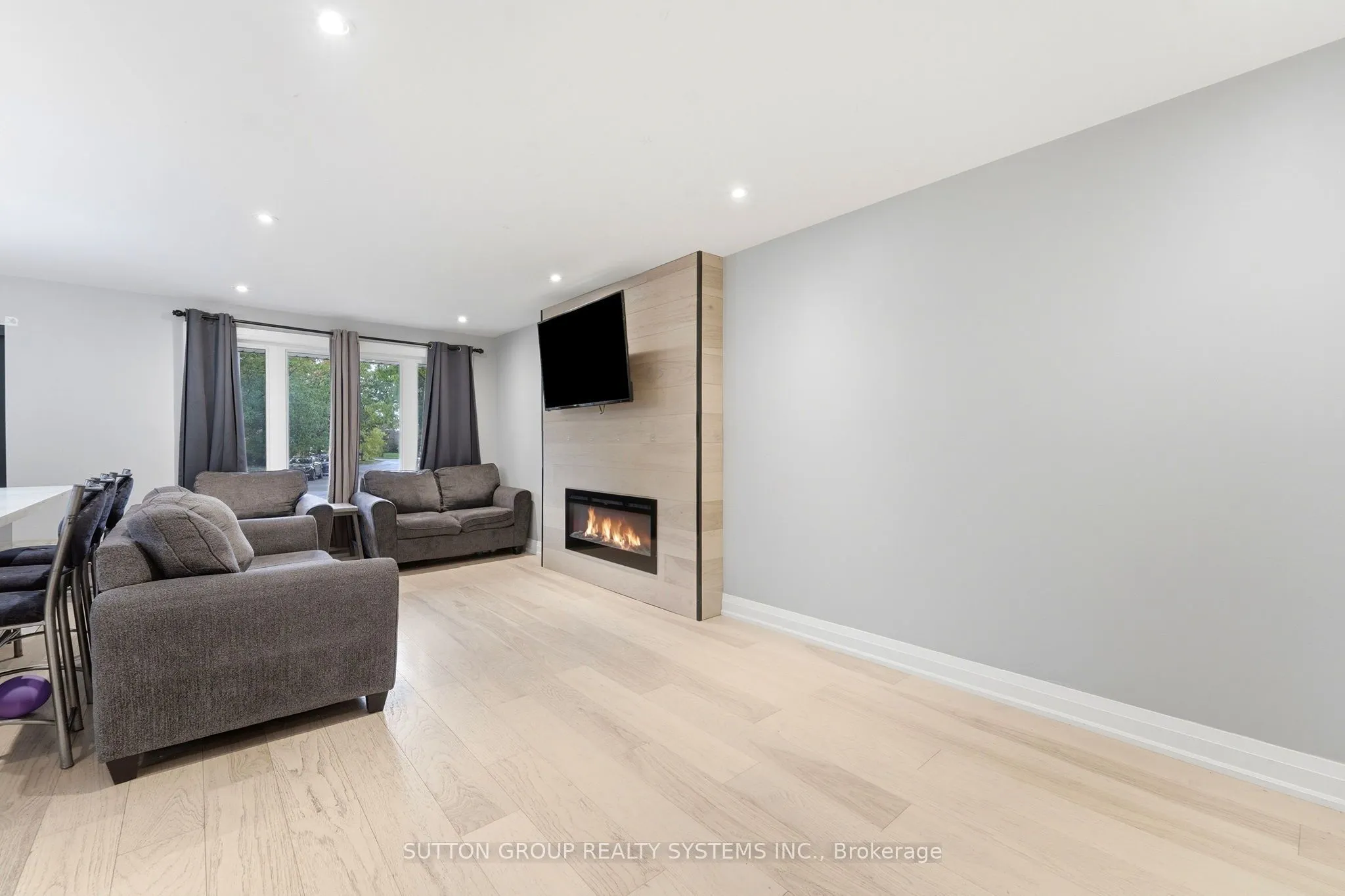 1916 Reiss Court