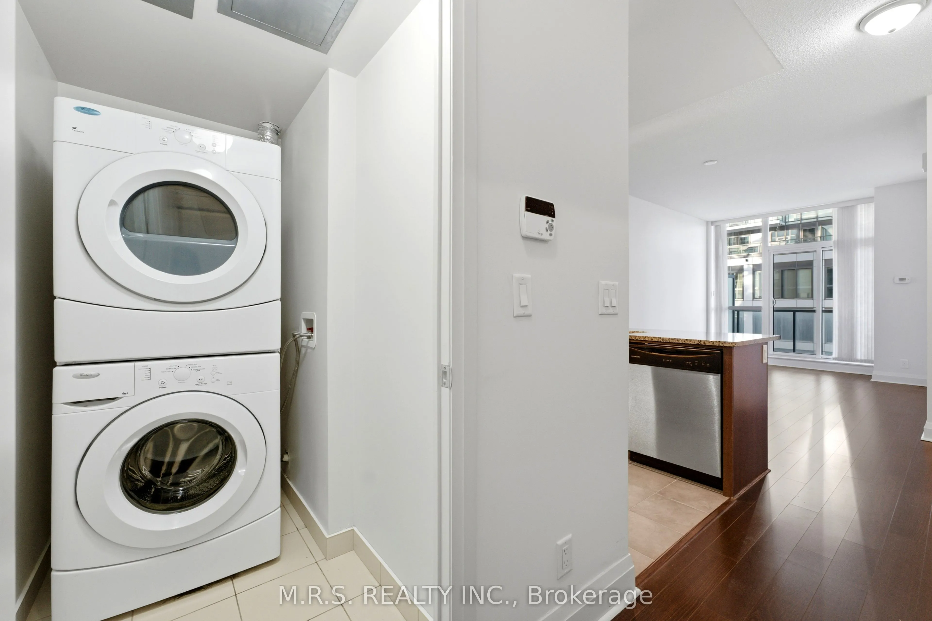 1185 The Queensway Avenue #607