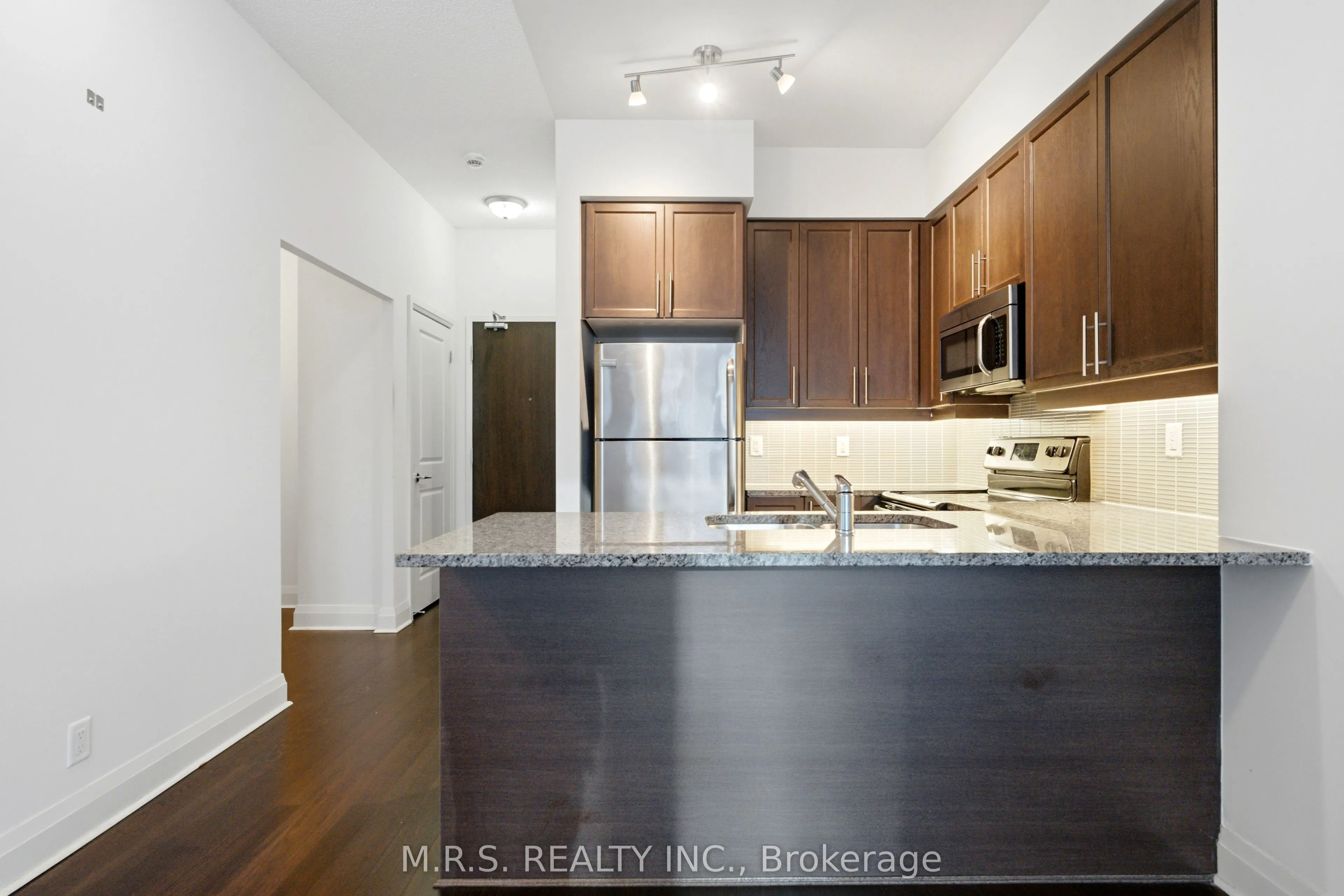 1185 The Queensway Avenue #607