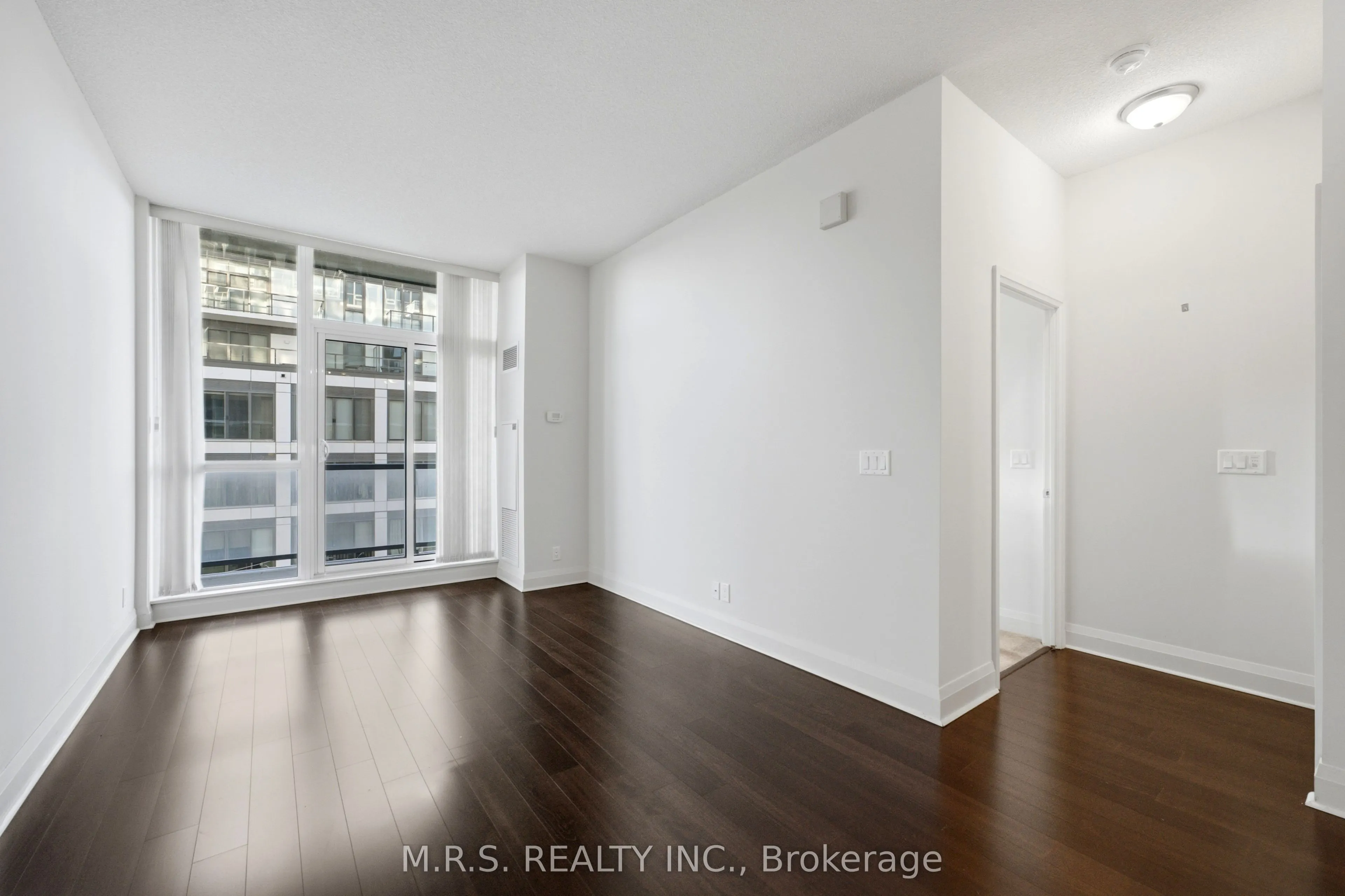 1185 The Queensway Avenue #607