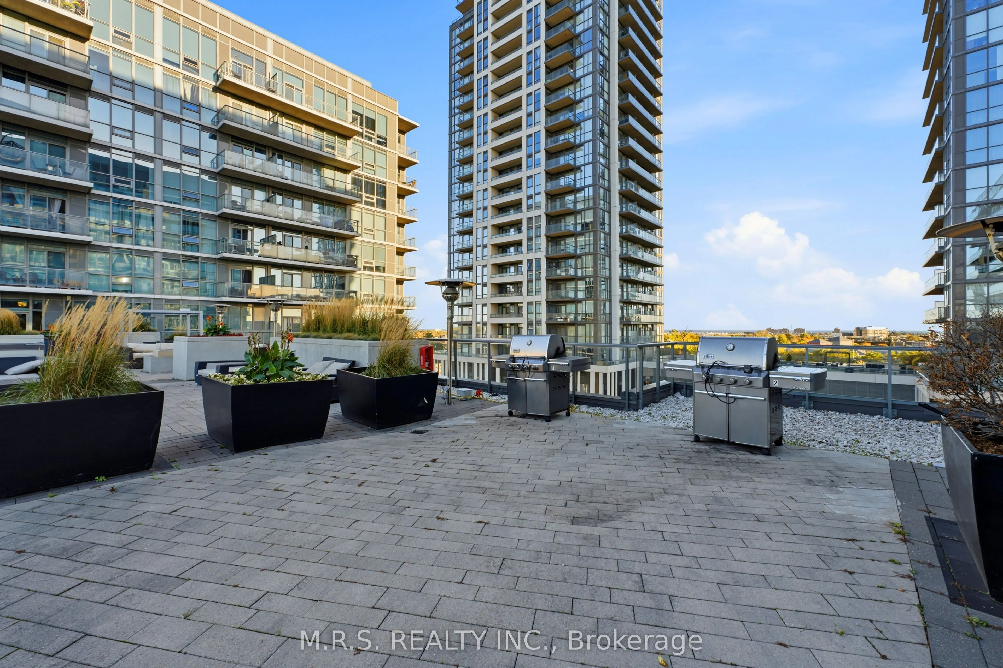 1185 The Queensway Avenue #607