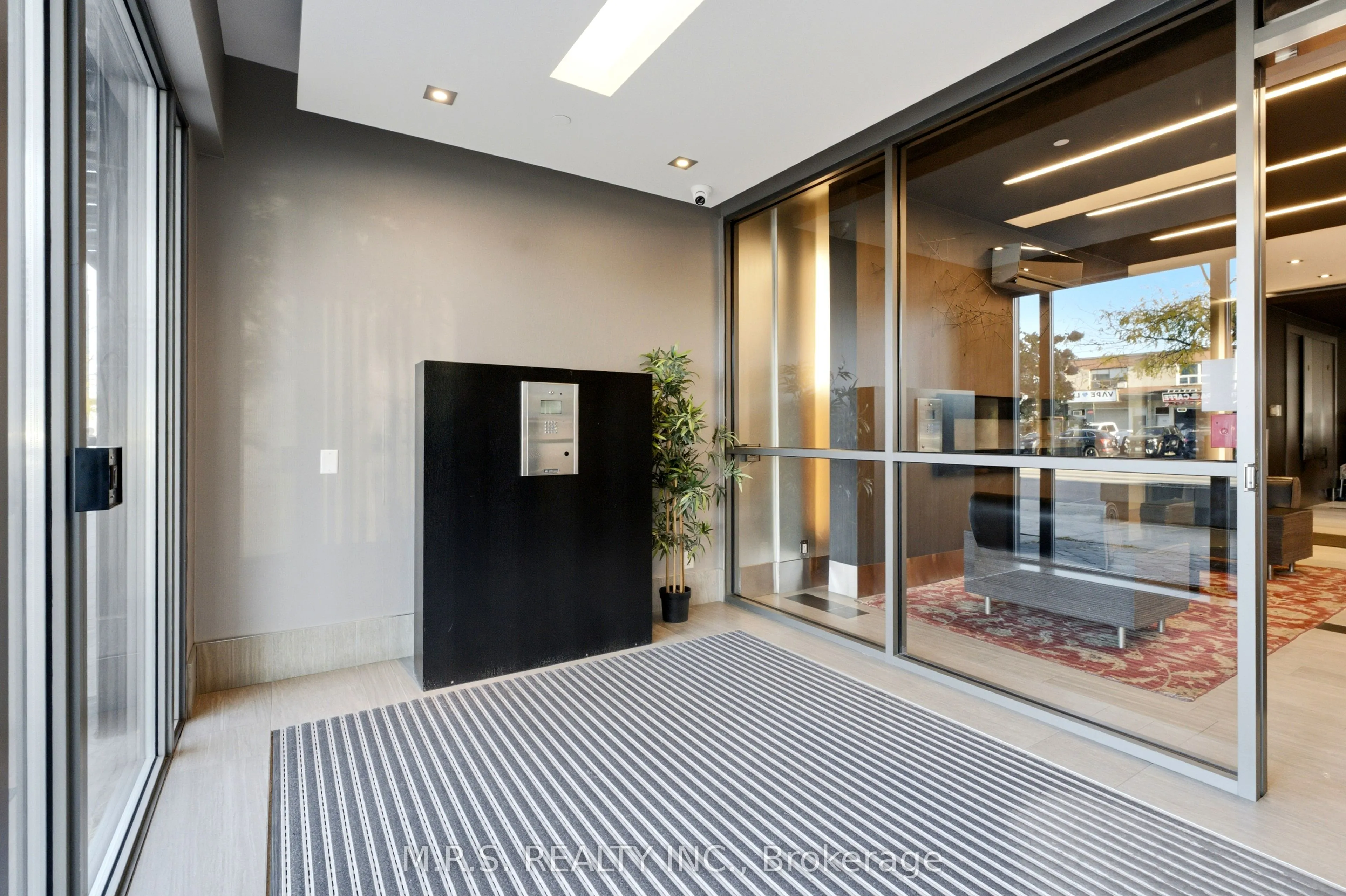 1185 The Queensway Avenue #607