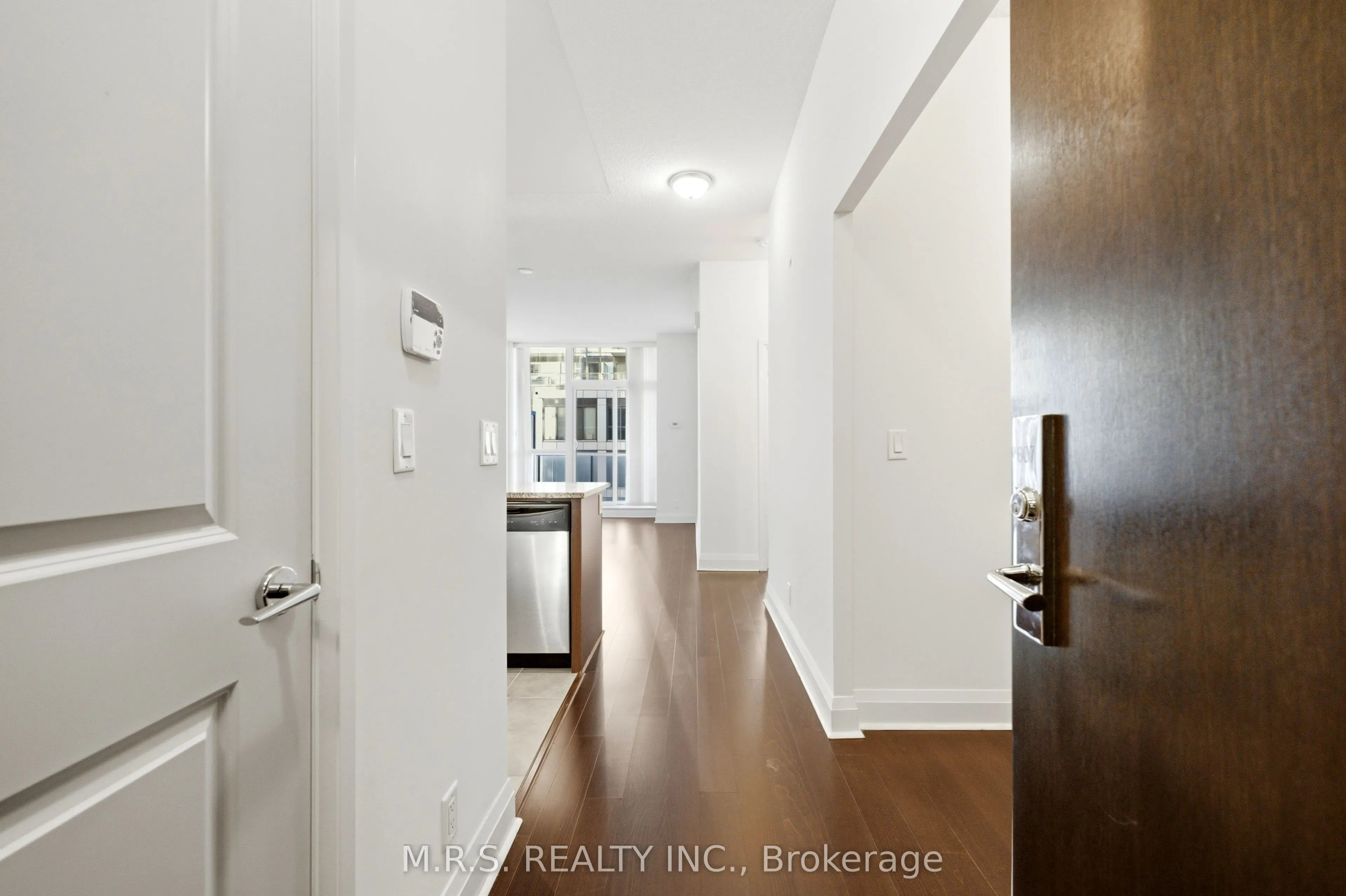 1185 The Queensway Avenue #607