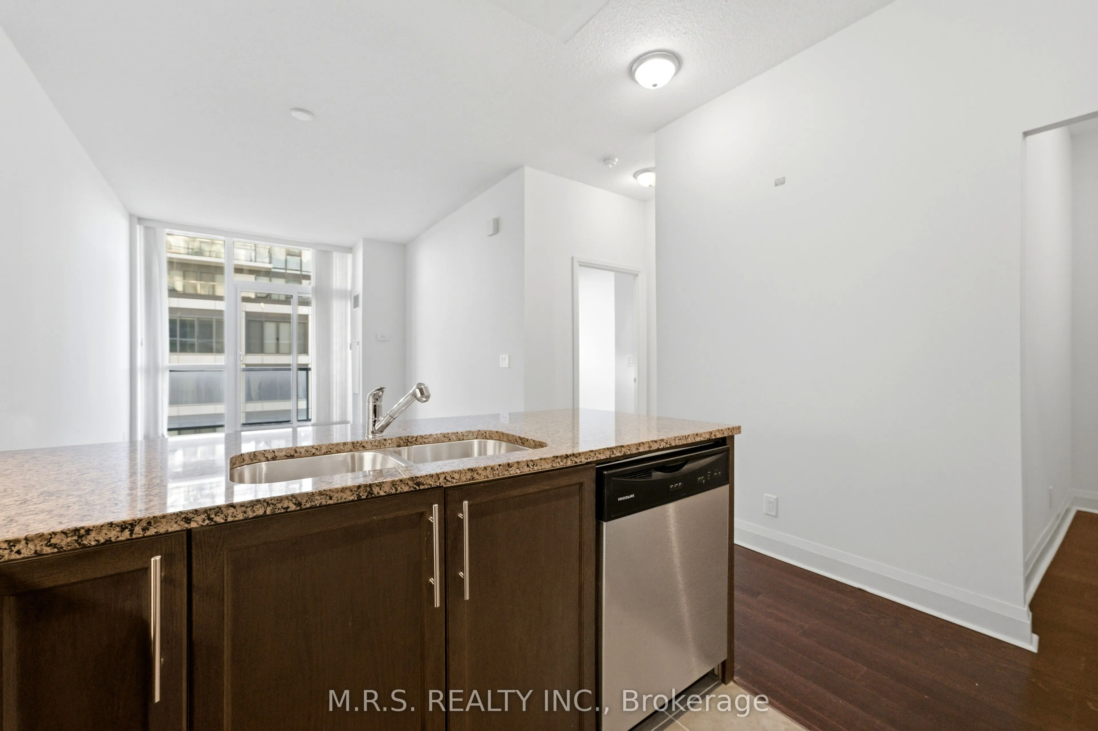 1185 The Queensway Avenue #607