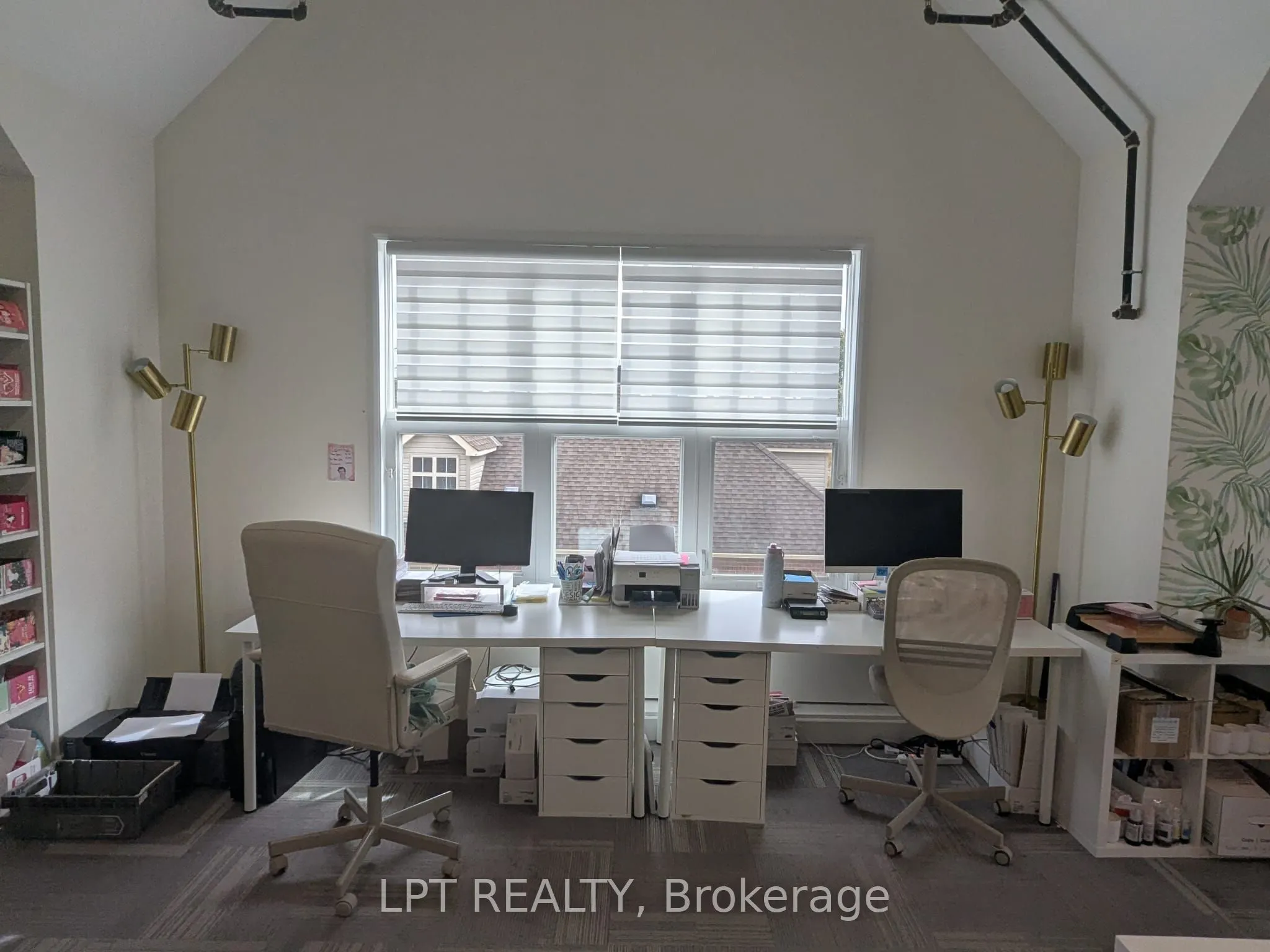 46 Queen Street S #302