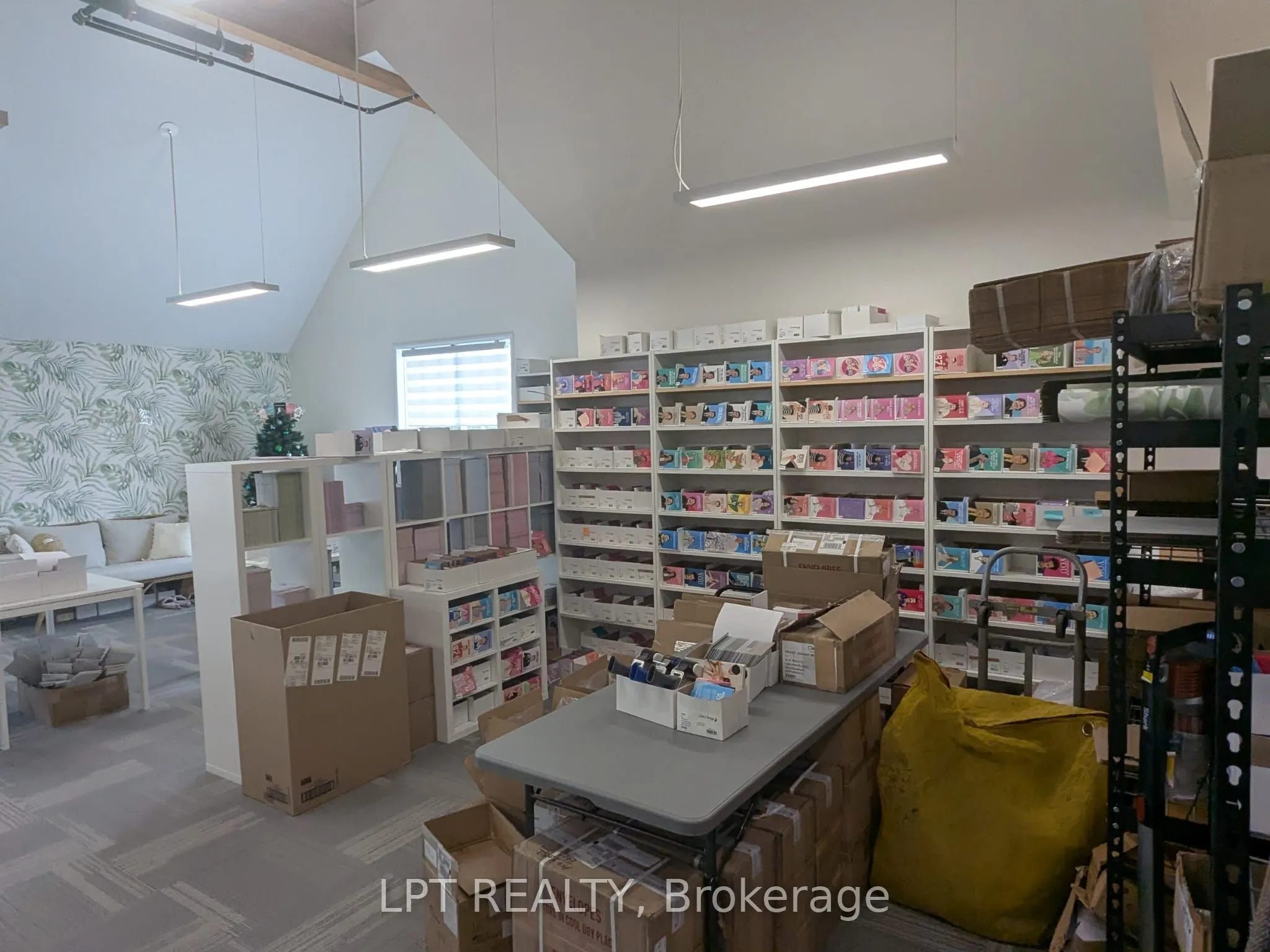 46 Queen Street S #302