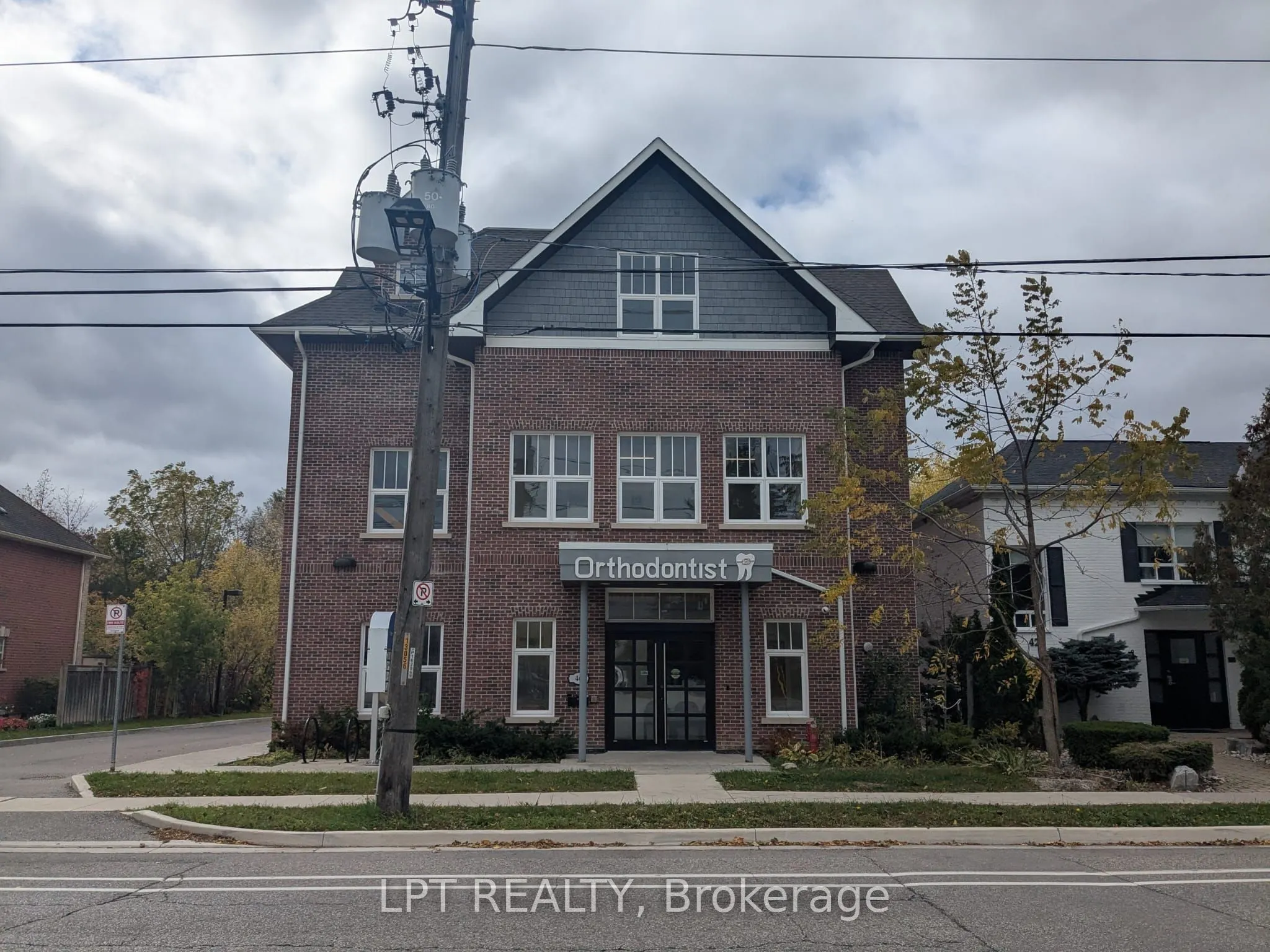 46 Queen Street S #302