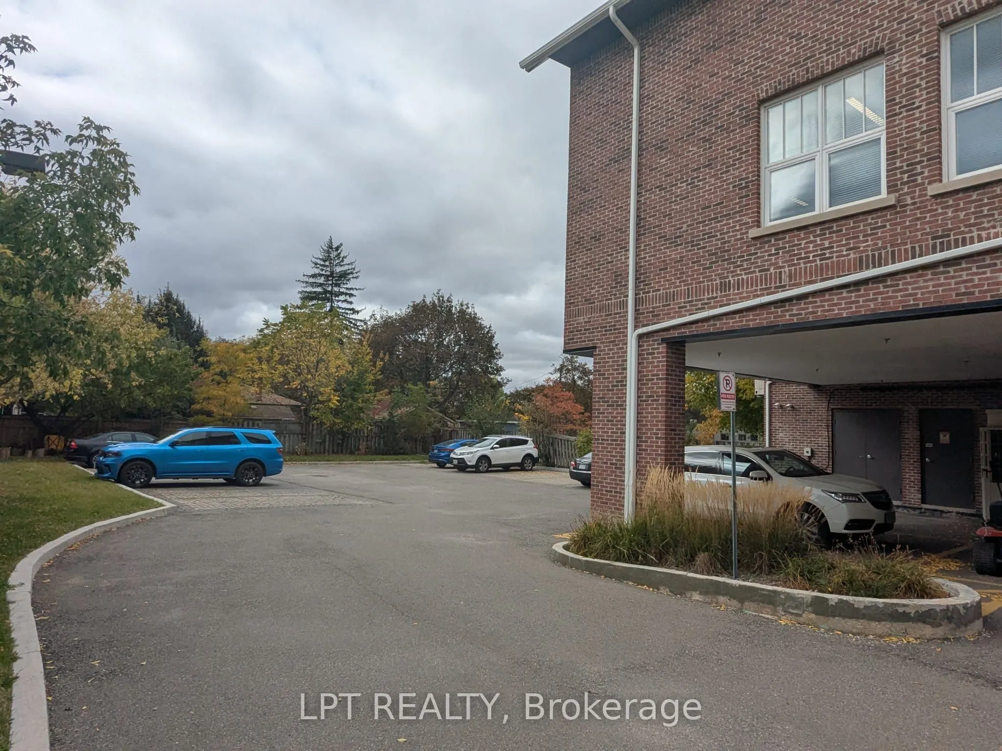 46 Queen Street S #302