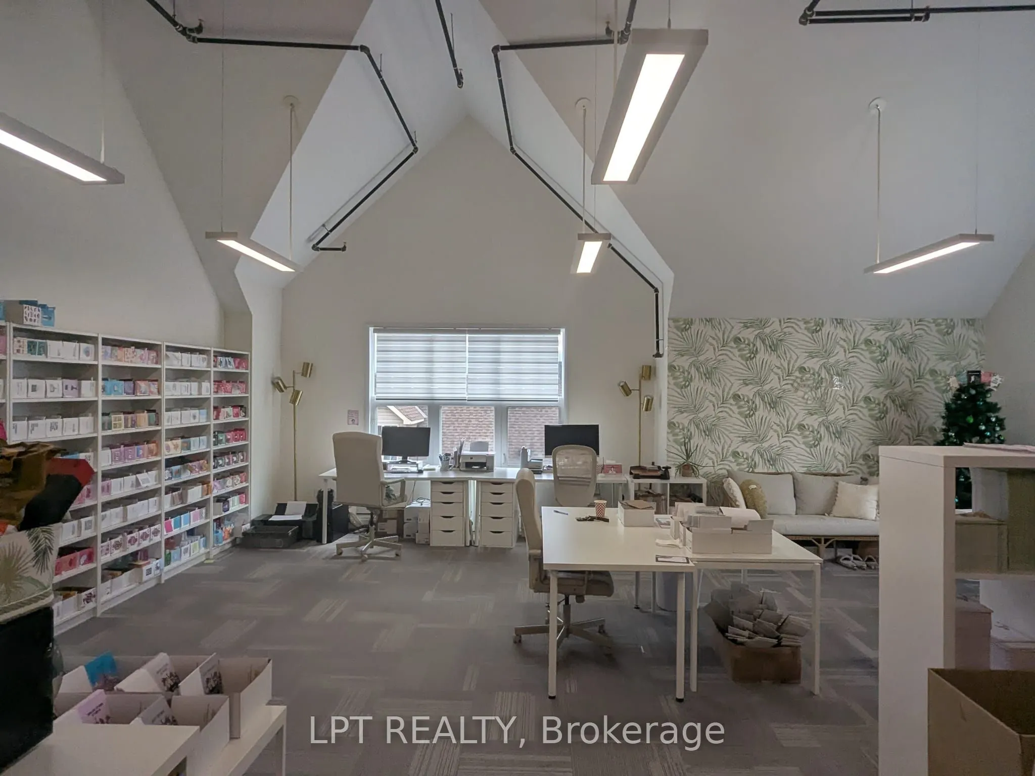 46 Queen Street S #302