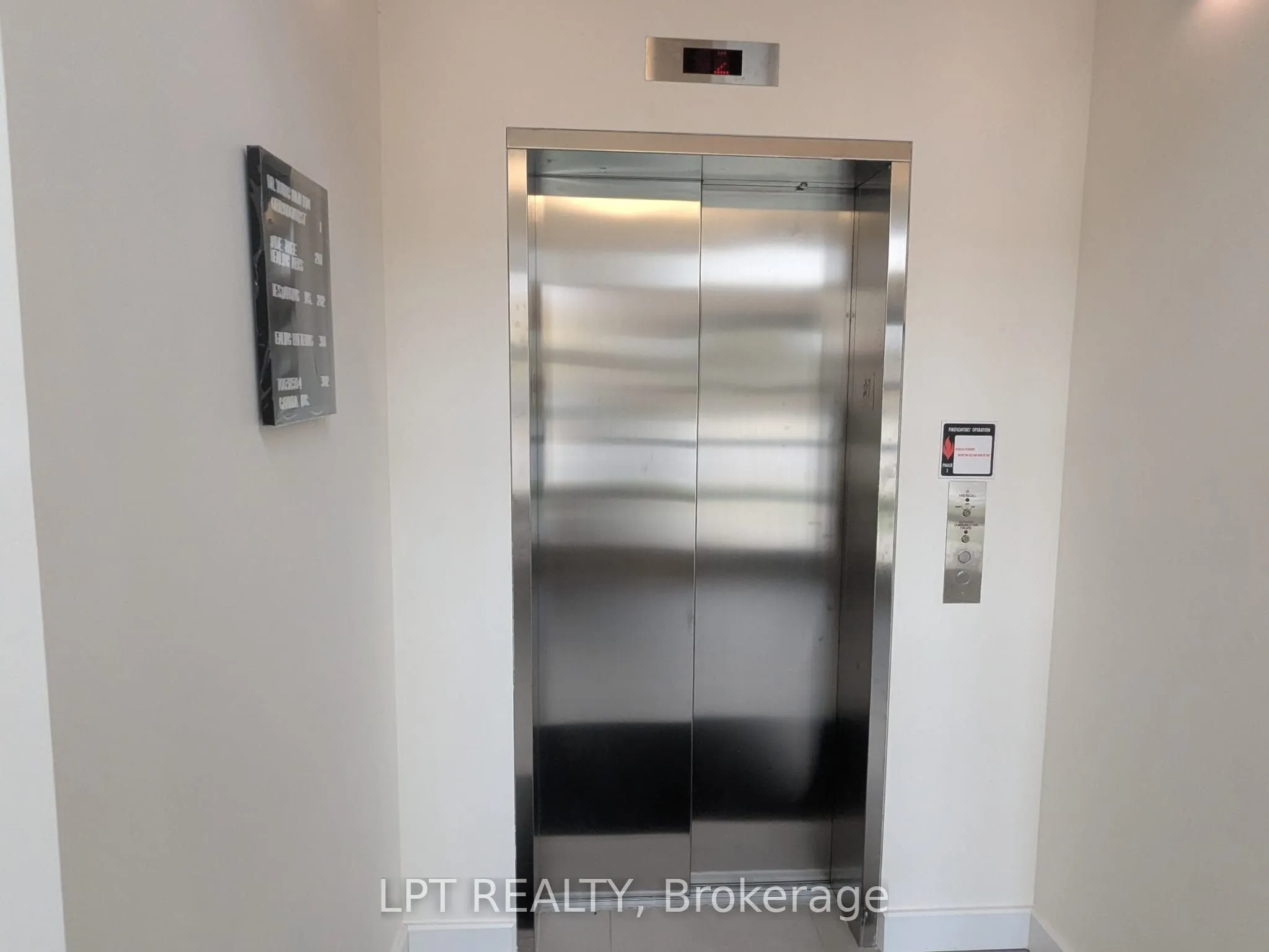 46 Queen Street S #302