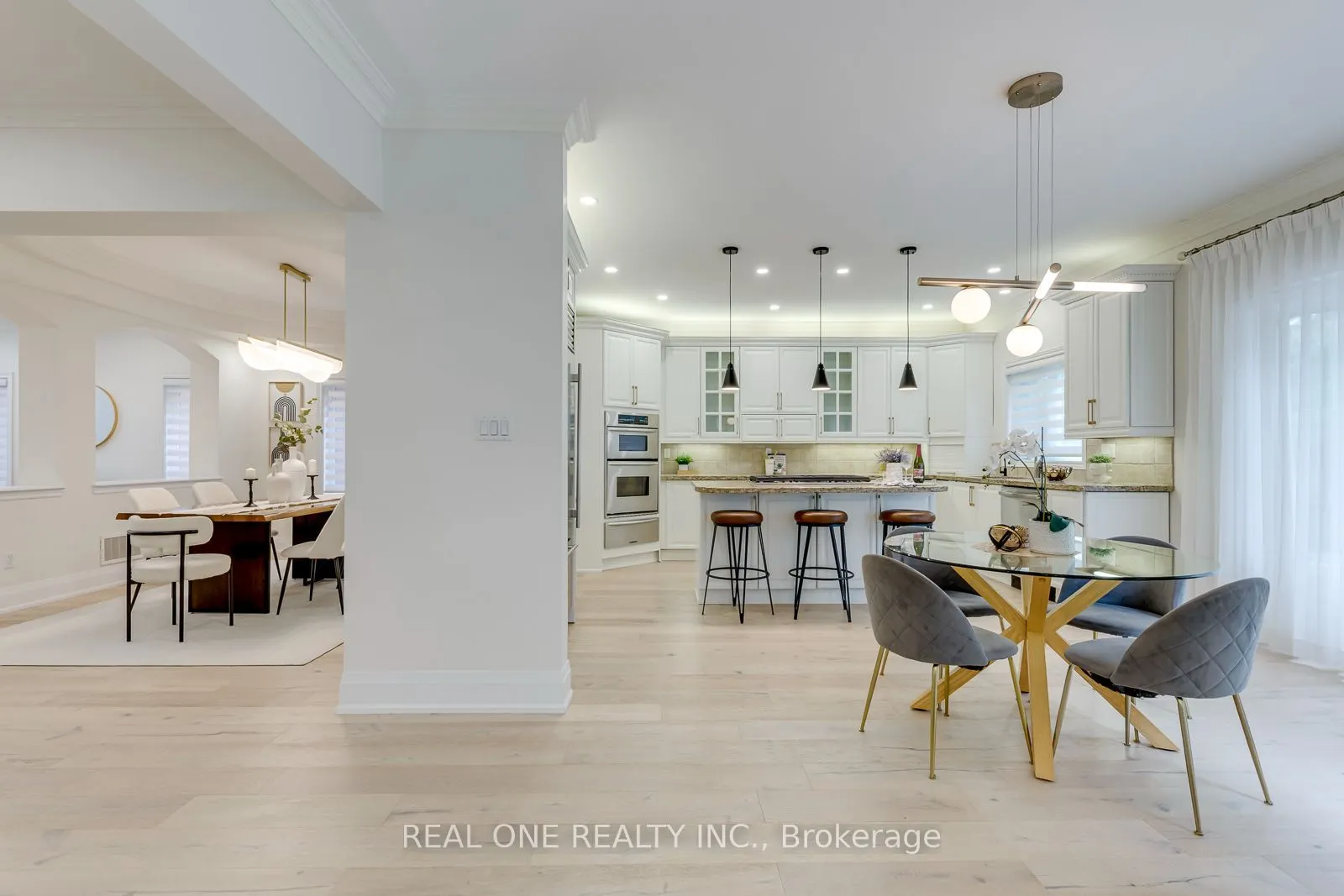 2456 Bon Echo Drive