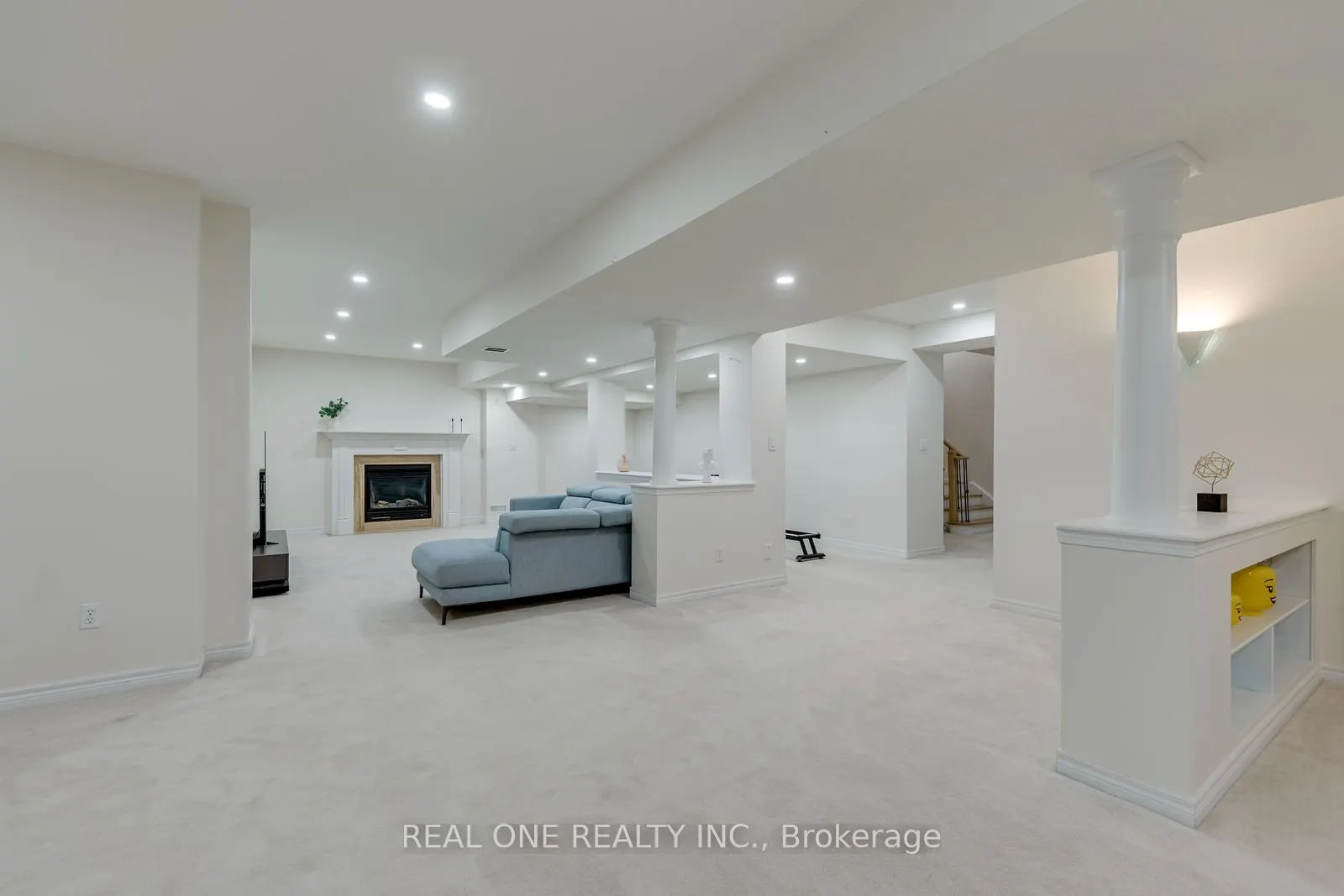 2456 Bon Echo Drive