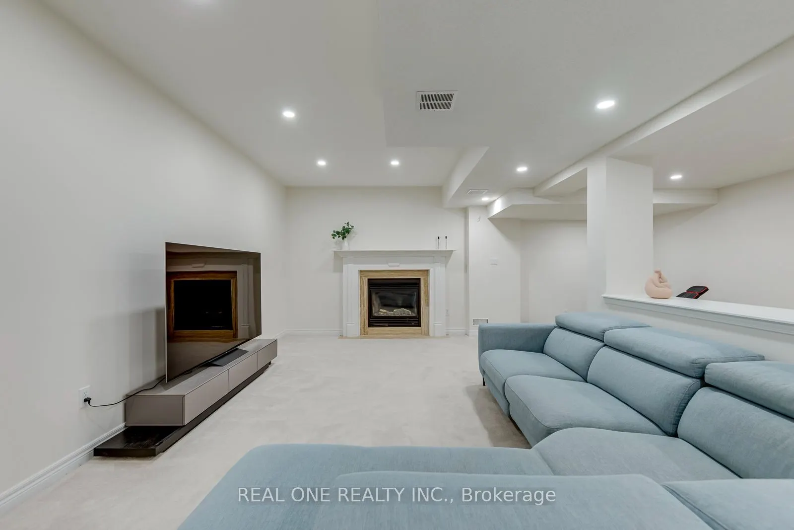 2456 Bon Echo Drive
