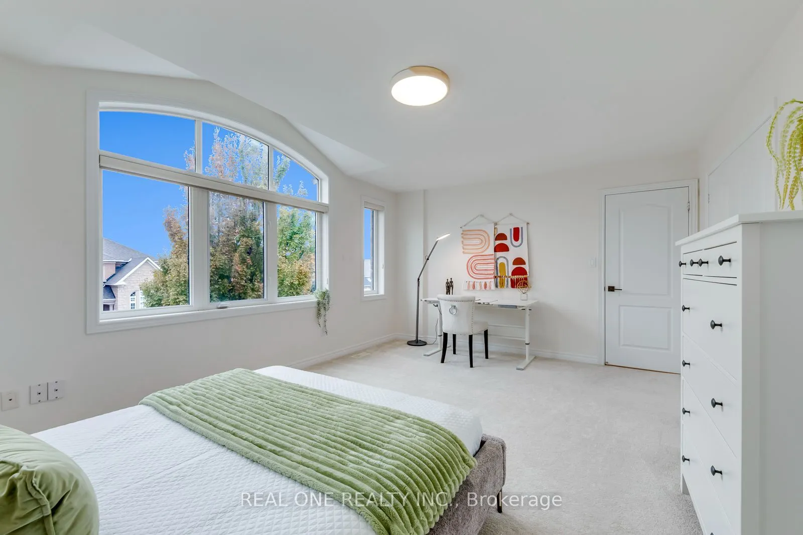 2456 Bon Echo Drive