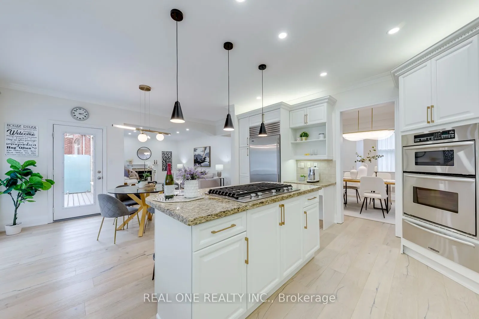 2456 Bon Echo Drive