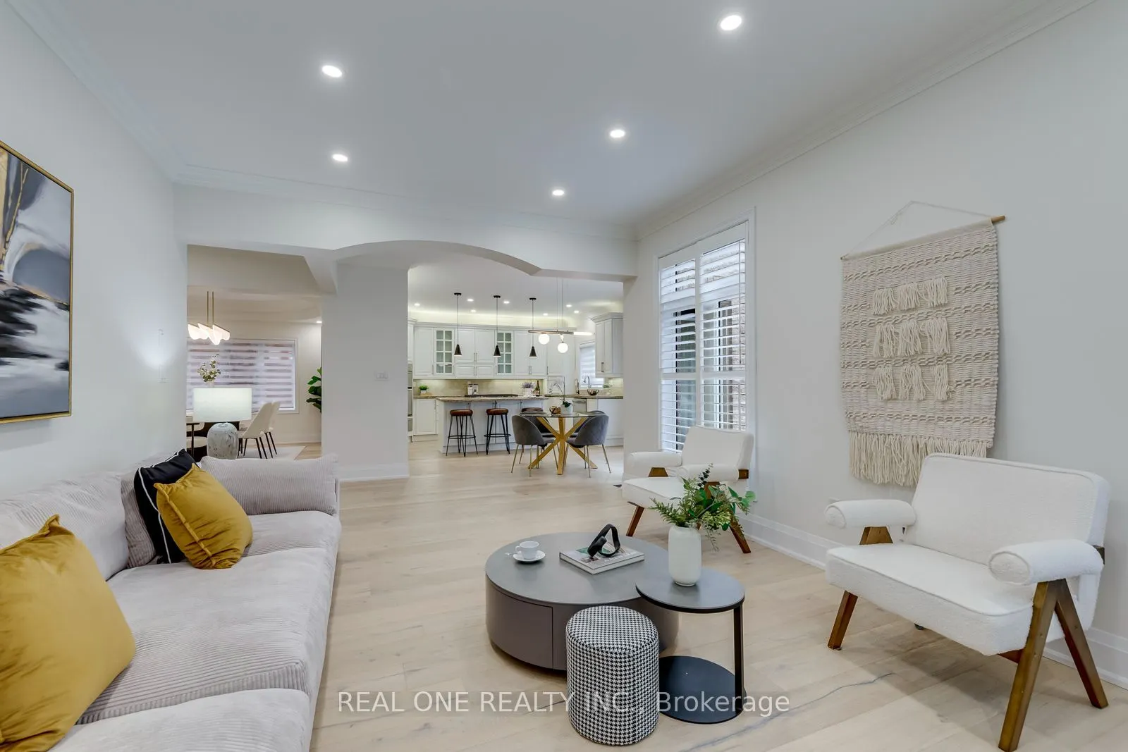 2456 Bon Echo Drive